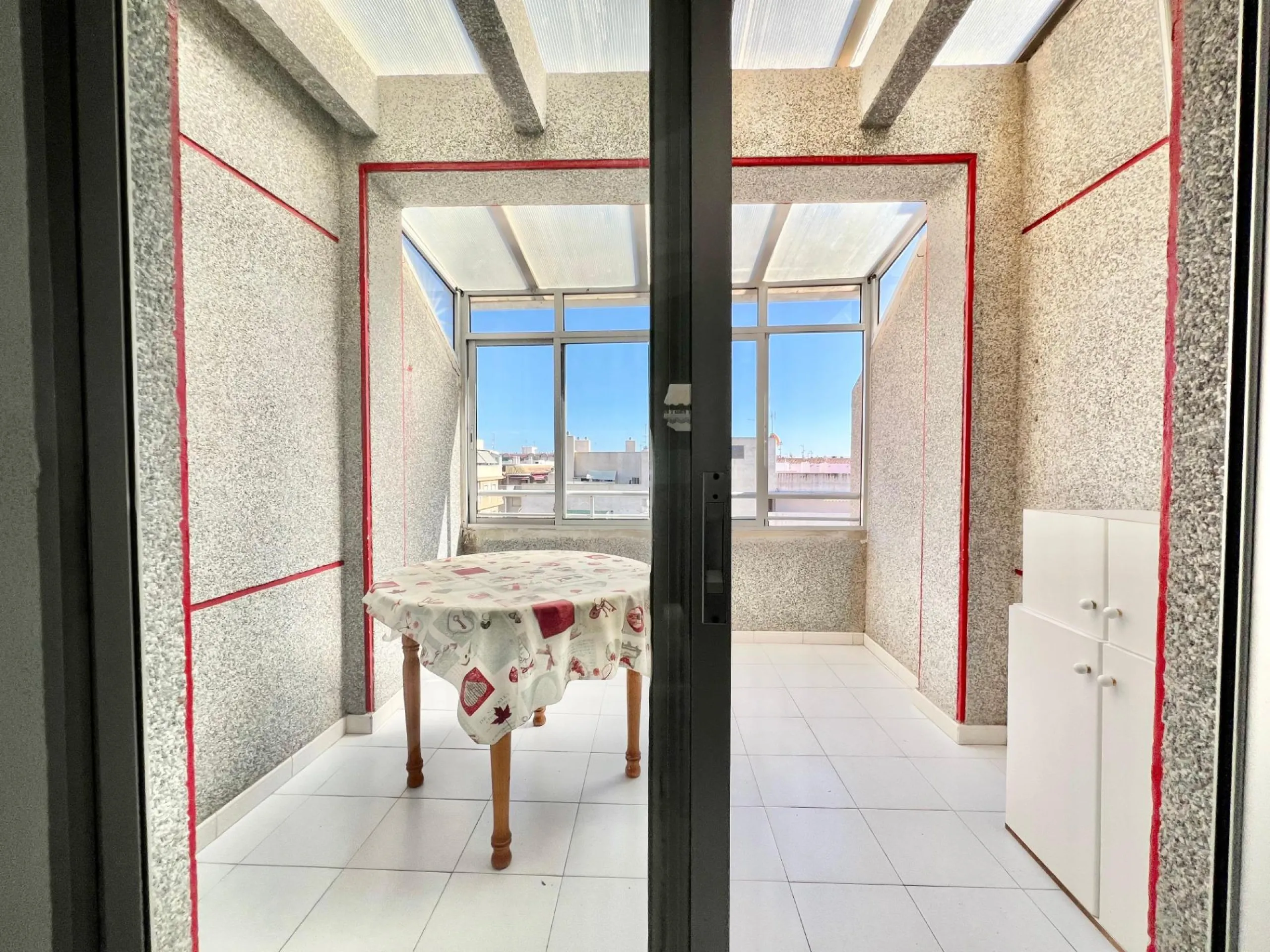 ÁTICO DE 1 HABITACIÓN CON AMPLIA TERRAZA Y VISTAS DESPEJADAS, A 550m DE LA PLAYA