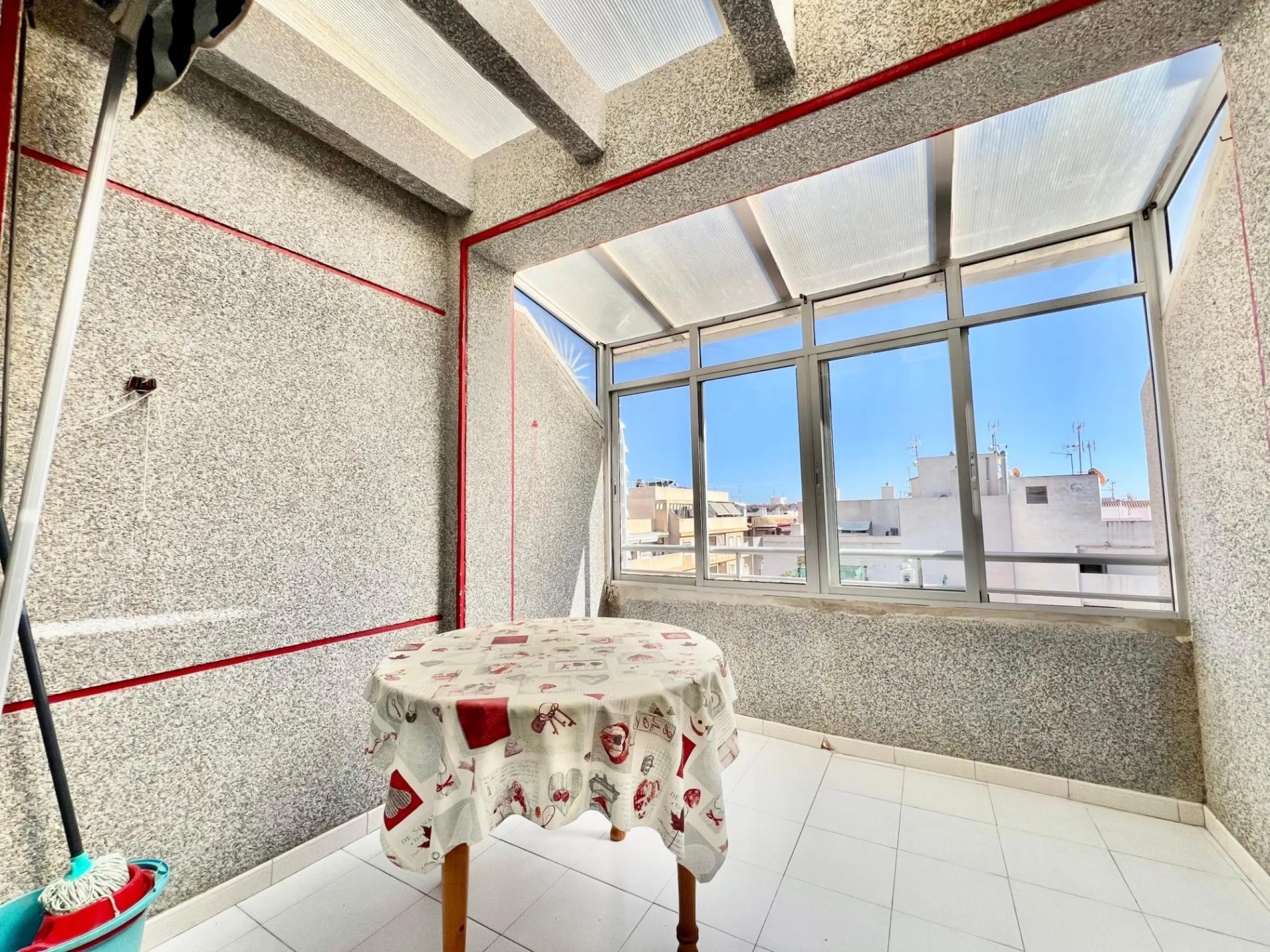 ÁTICO DE 1 HABITACIÓN CON AMPLIA TERRAZA Y VISTAS DESPEJADAS, A 550m DE LA PLAYA