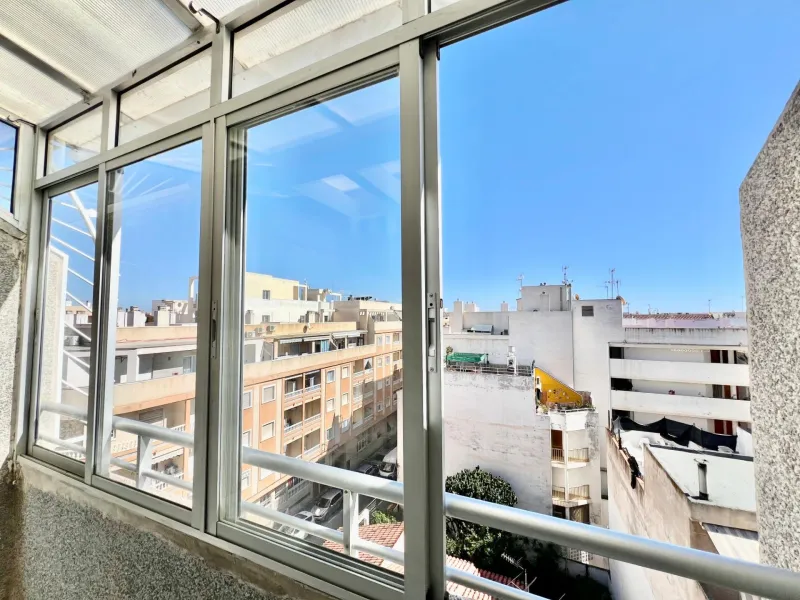 ÁTICO DE 1 HABITACIÓN CON AMPLIA TERRAZA Y VISTAS DESPEJADAS, A 550m DE LA PLAYA