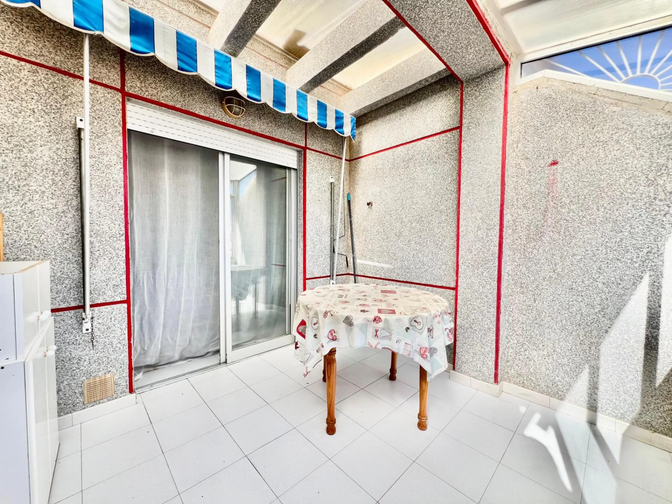 ÁTICO DE 1 HABITACIÓN CON AMPLIA TERRAZA Y VISTAS DESPEJADAS, A 550m DE LA PLAYA