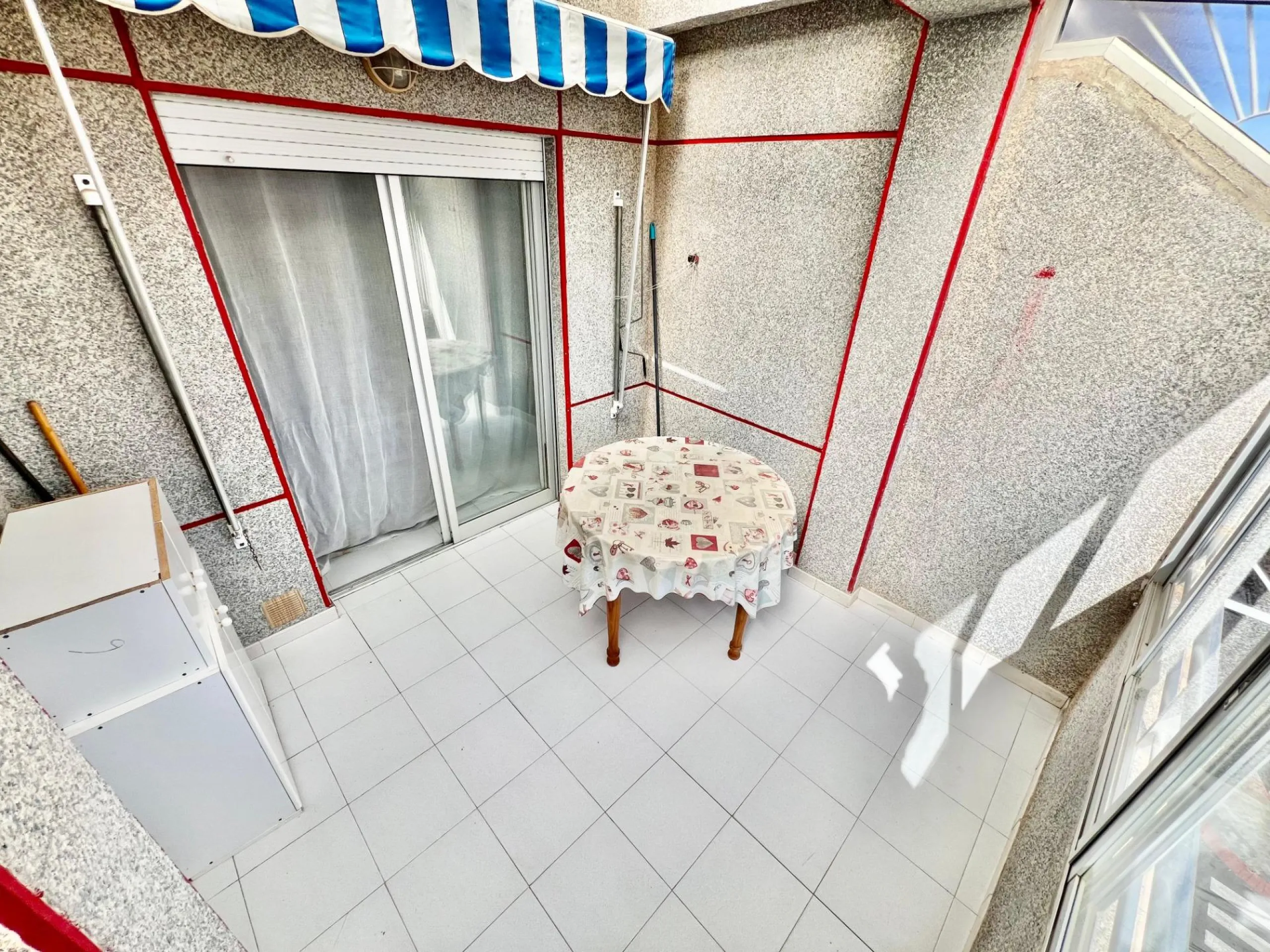 ÁTICO DE 1 HABITACIÓN CON AMPLIA TERRAZA Y VISTAS DESPEJADAS, A 550m DE LA PLAYA