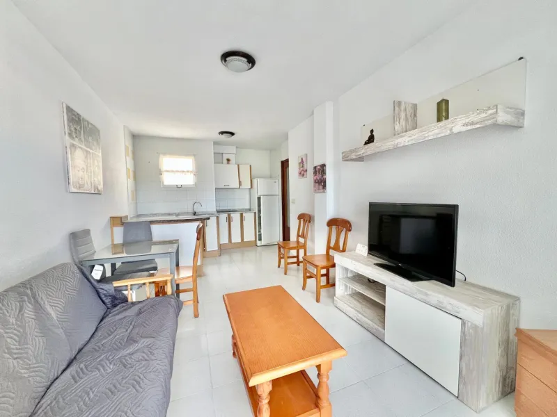 ÁTICO DE 1 HABITACIÓN CON AMPLIA TERRAZA Y VISTAS DESPEJADAS, A 550m DE LA PLAYA