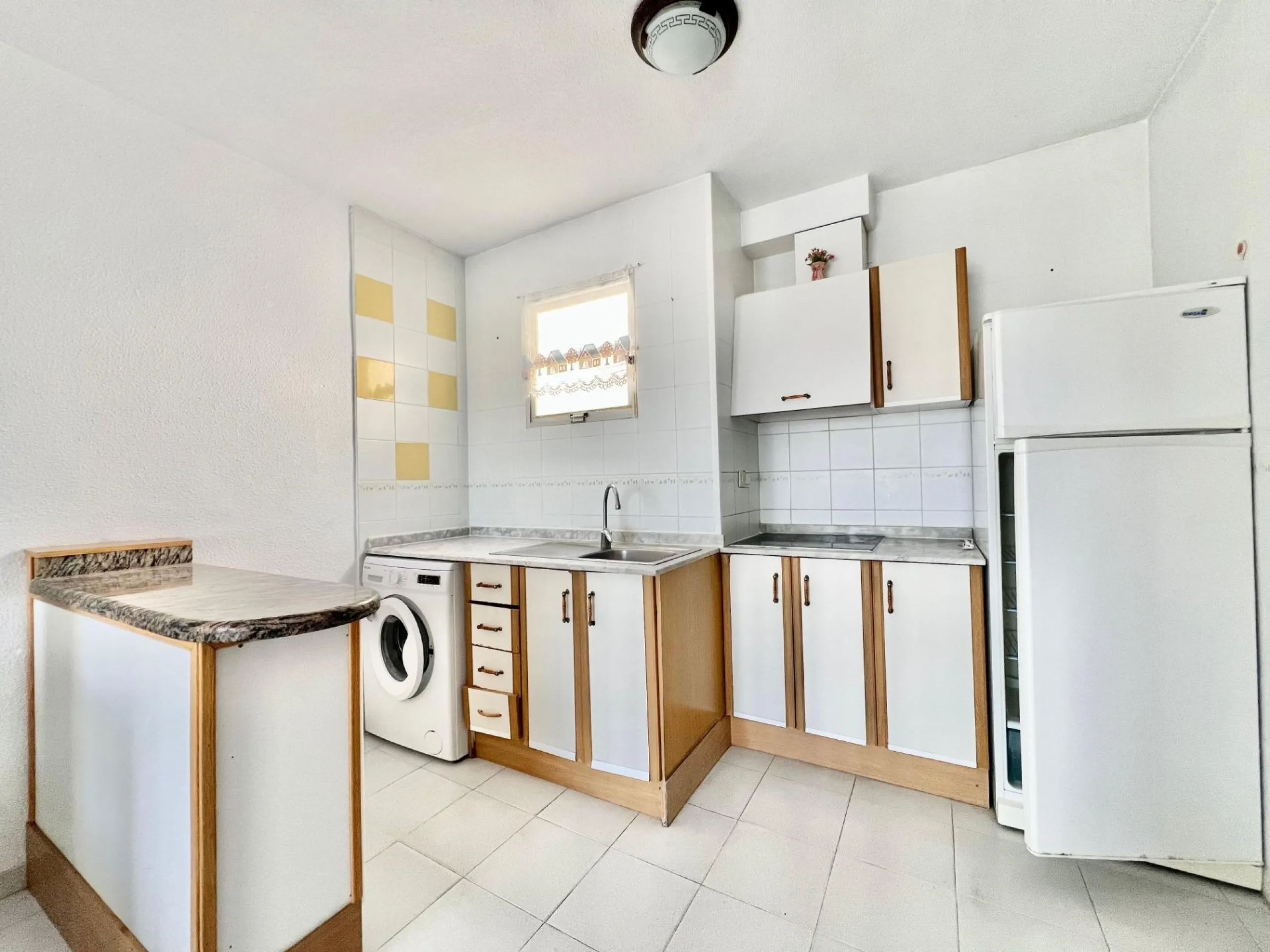 ÁTICO DE 1 HABITACIÓN CON AMPLIA TERRAZA Y VISTAS DESPEJADAS, A 550m DE LA PLAYA