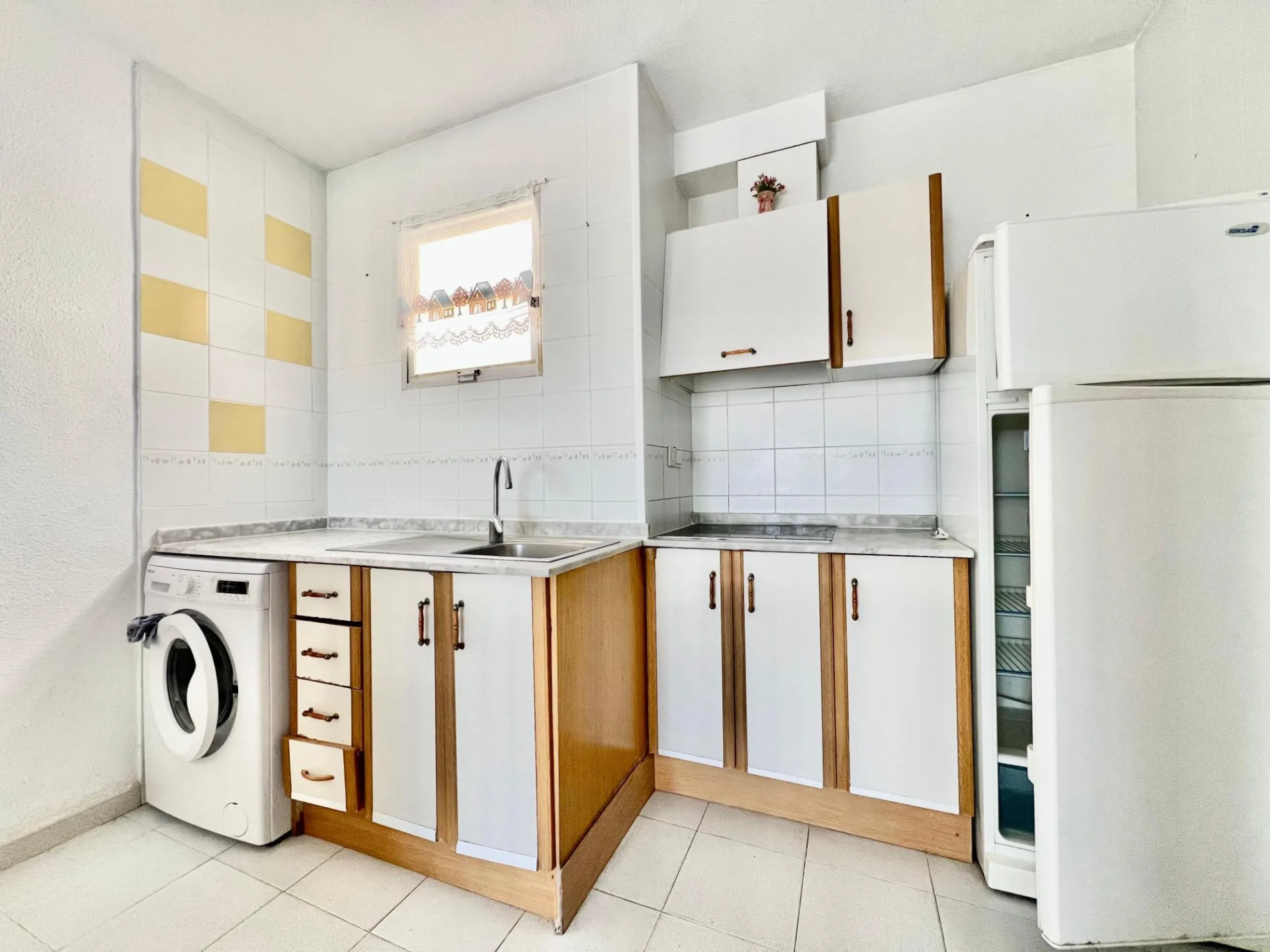 ÁTICO DE 1 HABITACIÓN CON AMPLIA TERRAZA Y VISTAS DESPEJADAS, A 550m DE LA PLAYA