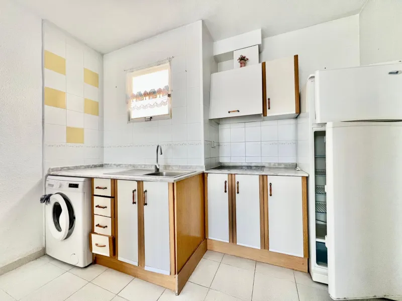 ÁTICO DE 1 HABITACIÓN CON AMPLIA TERRAZA Y VISTAS DESPEJADAS, A 550m DE LA PLAYA
