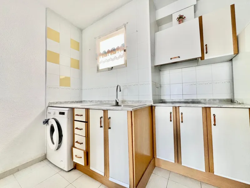 ÁTICO DE 1 HABITACIÓN CON AMPLIA TERRAZA Y VISTAS DESPEJADAS, A 550m DE LA PLAYA