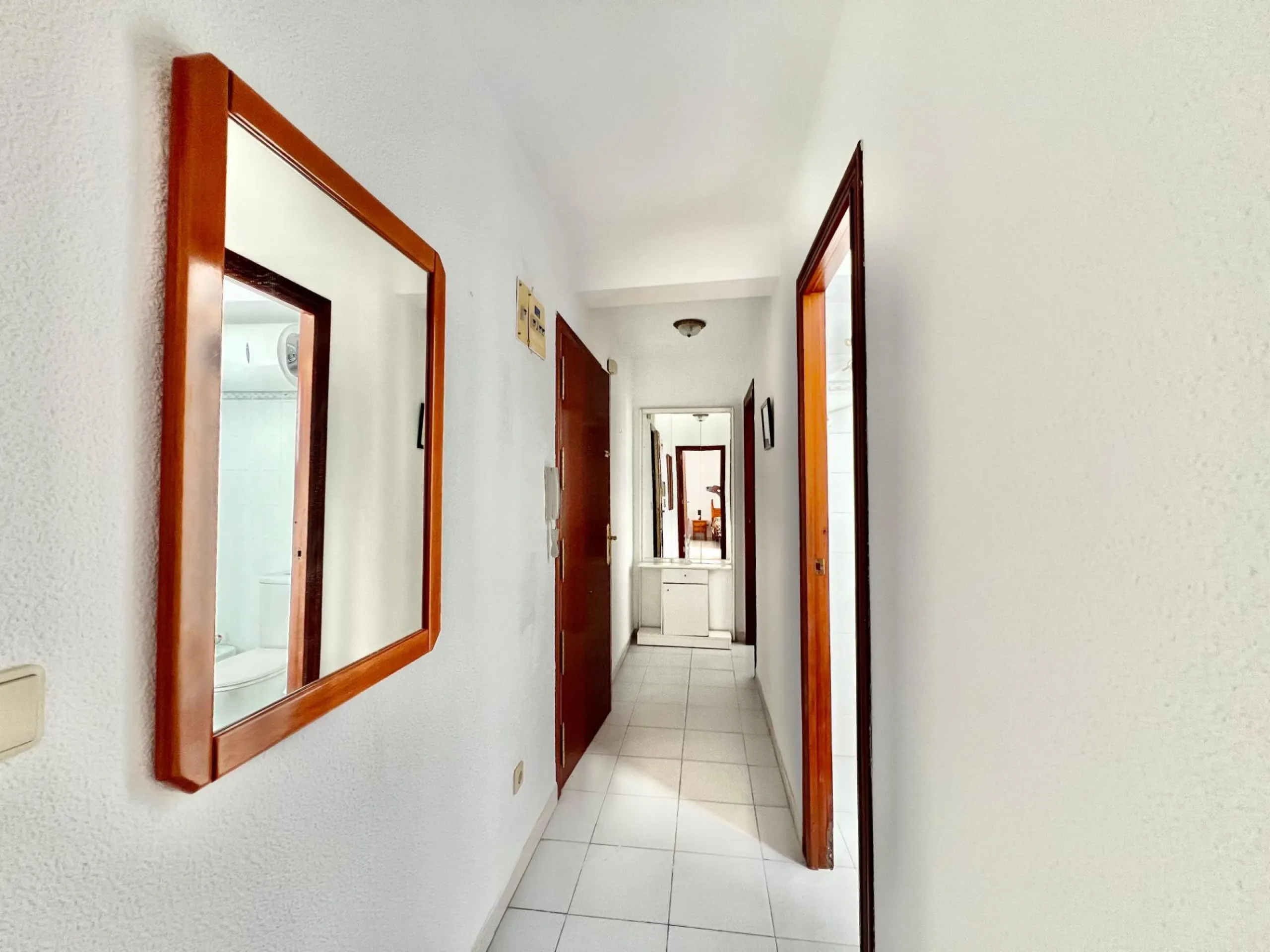 ÁTICO DE 1 HABITACIÓN CON AMPLIA TERRAZA Y VISTAS DESPEJADAS, A 550m DE LA PLAYA