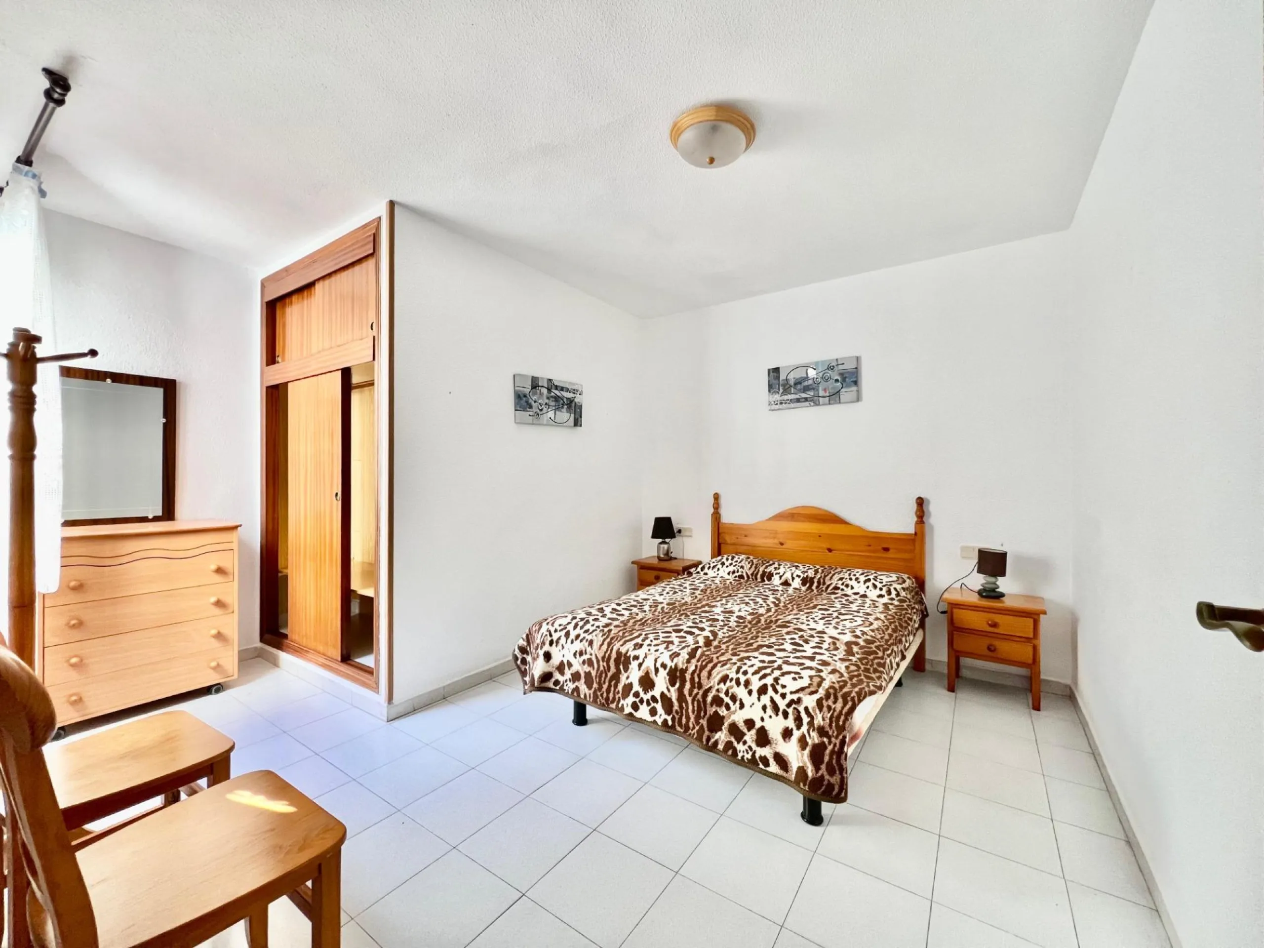 ÁTICO DE 1 HABITACIÓN CON AMPLIA TERRAZA Y VISTAS DESPEJADAS, A 550m DE LA PLAYA