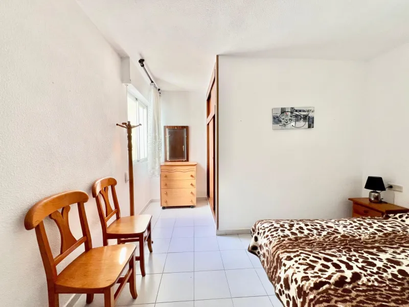 ÁTICO DE 1 HABITACIÓN CON AMPLIA TERRAZA Y VISTAS DESPEJADAS, A 550m DE LA PLAYA