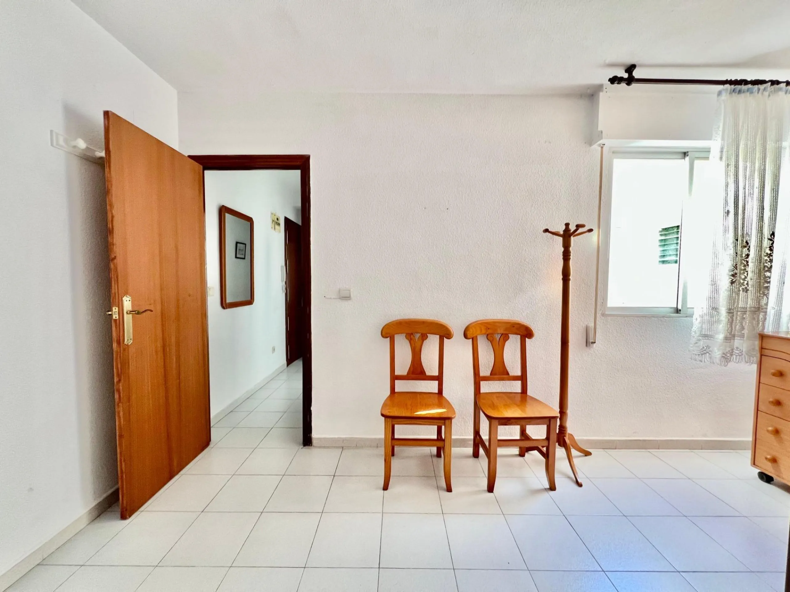 ÁTICO DE 1 HABITACIÓN CON AMPLIA TERRAZA Y VISTAS DESPEJADAS, A 550m DE LA PLAYA