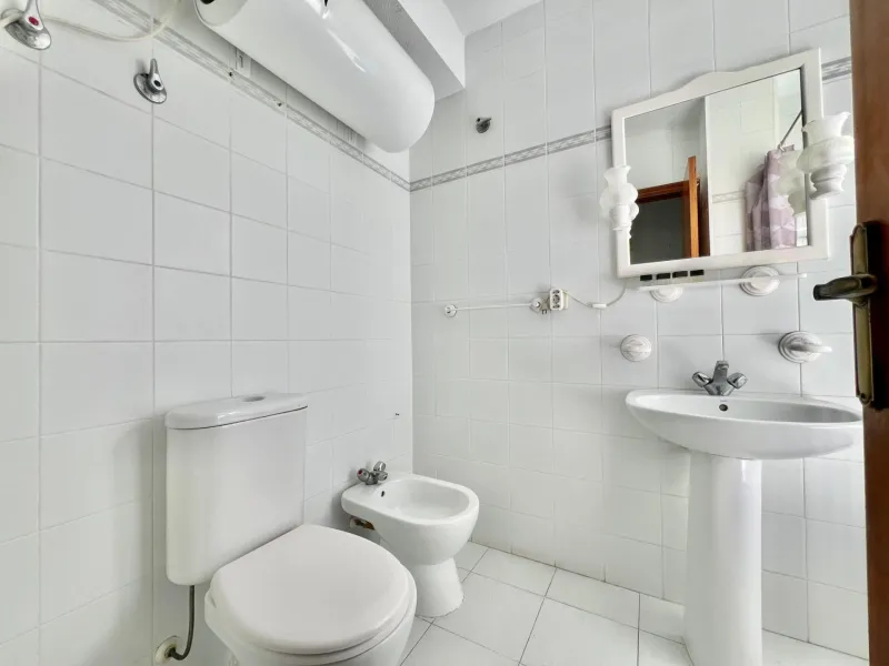 ÁTICO DE 1 HABITACIÓN CON AMPLIA TERRAZA Y VISTAS DESPEJADAS, A 550m DE LA PLAYA