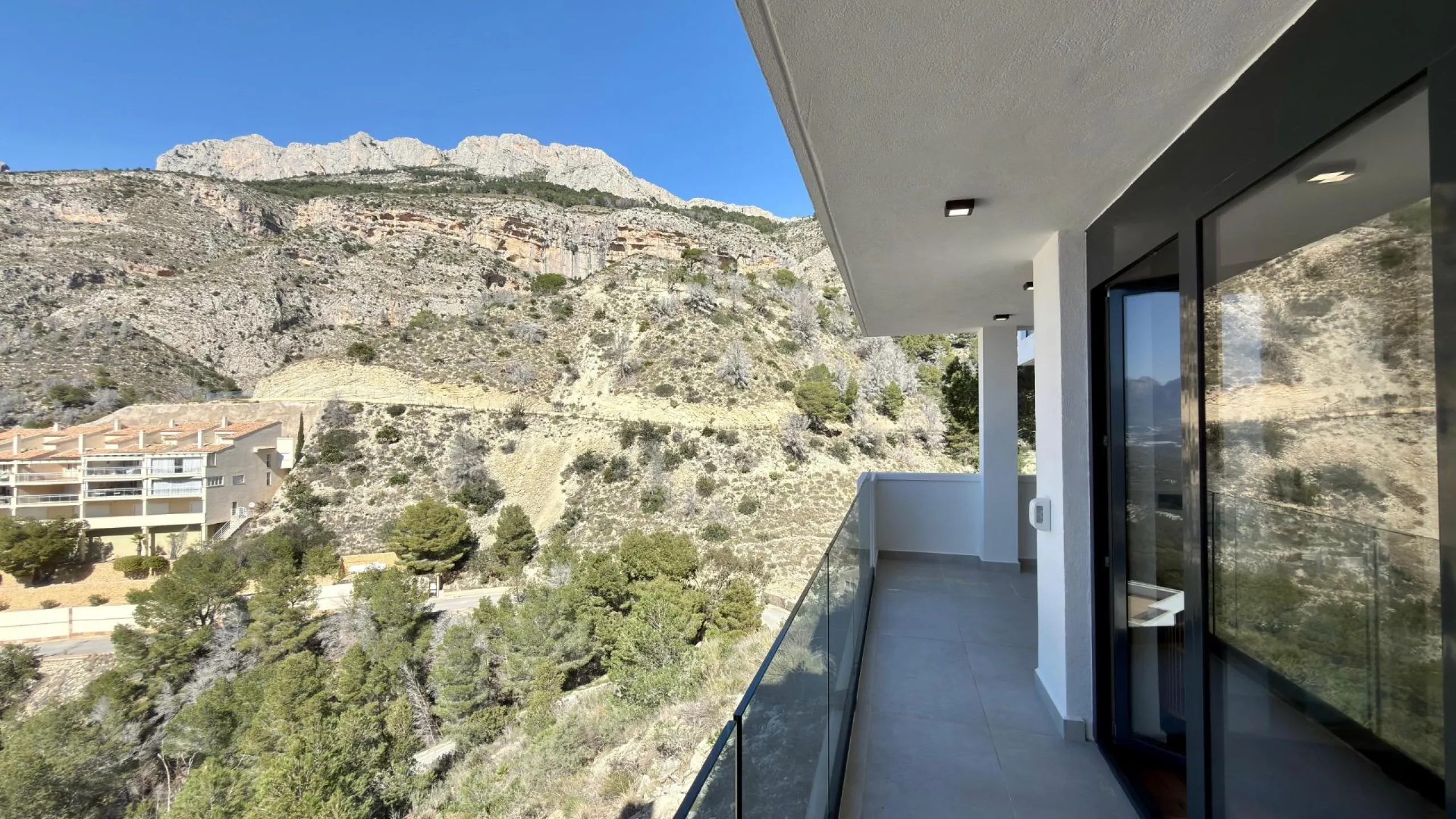 Villa moderna con vistas panorámicas al mar en Sierra de Altea – Costa Blanca
