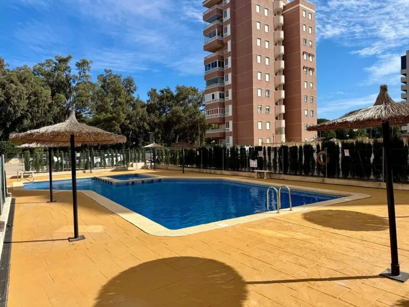 Renovated penthouse with sea views, 3 bedrooms, 2 bathrooms, parking and pool