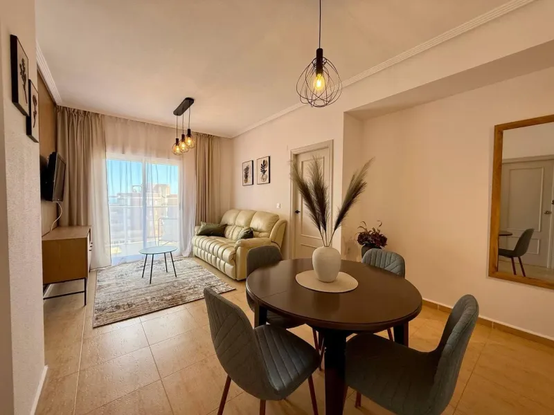 Renovated penthouse with sea views, 3 bedrooms, 2 bathrooms, parking and pool