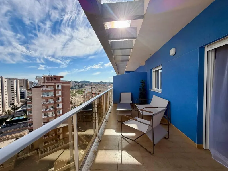 Renovated penthouse with sea views, 3 bedrooms, 2 bathrooms, parking and pool