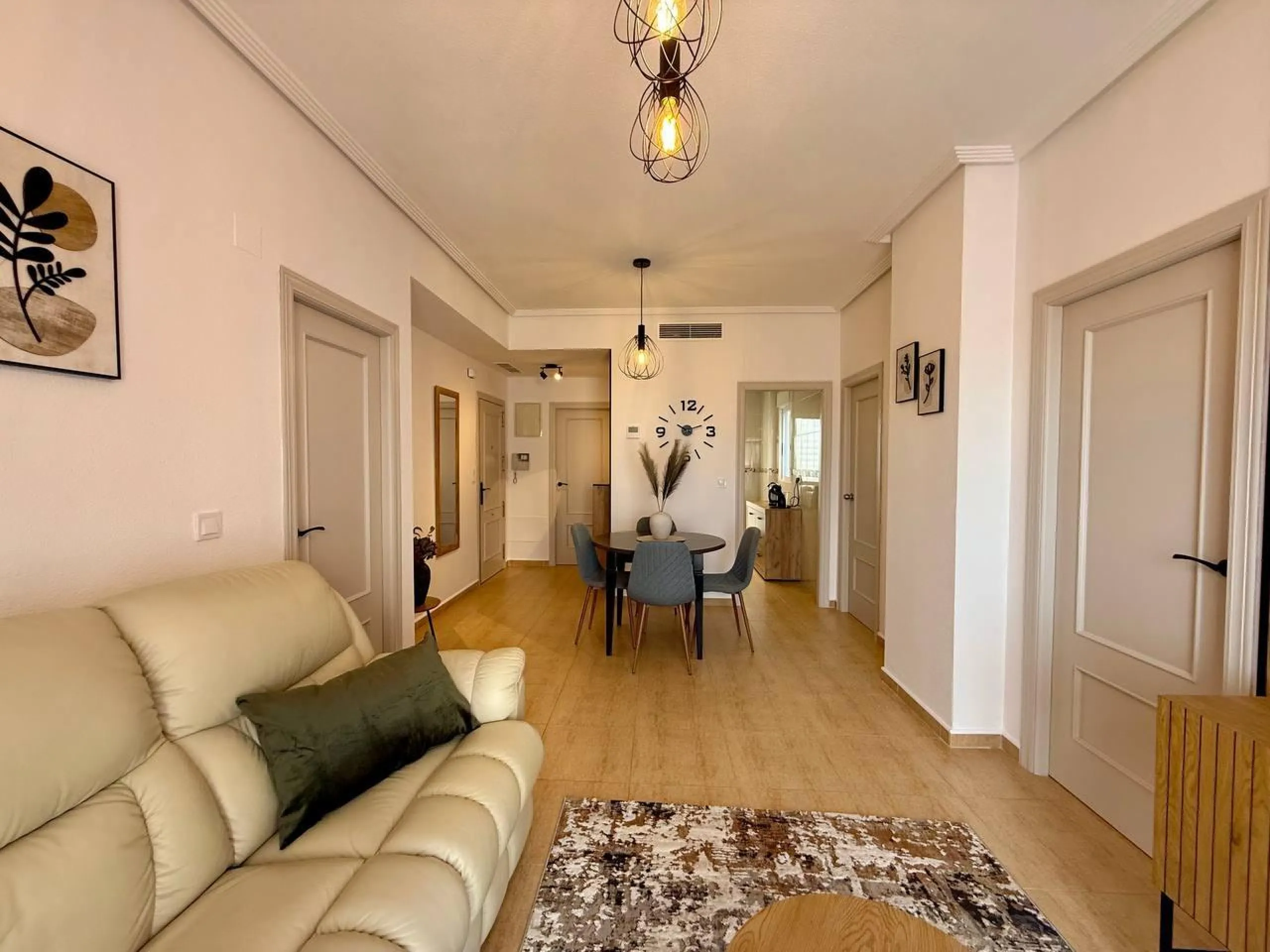 Renovated penthouse with sea views, 3 bedrooms, 2 bathrooms, parking and pool