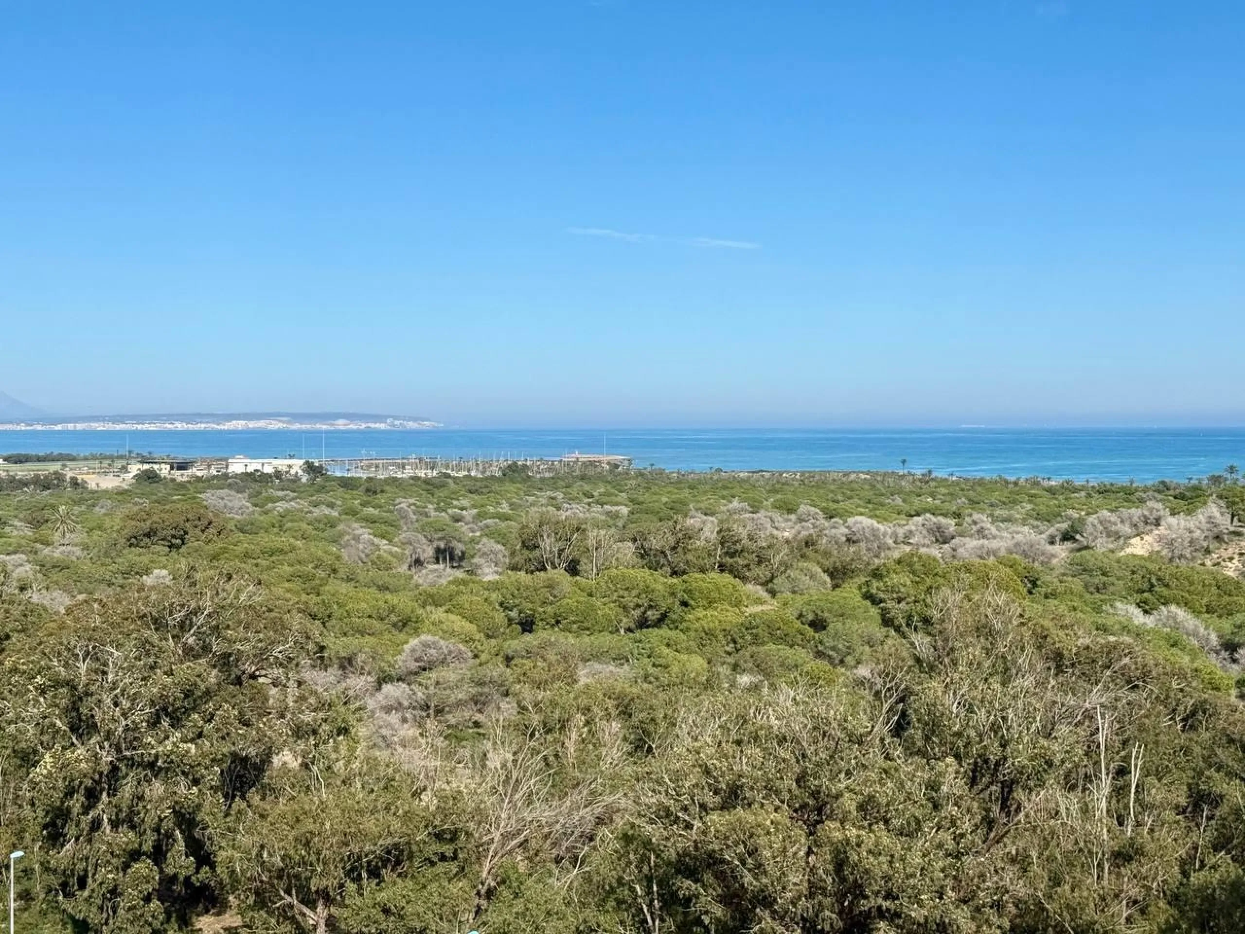 Renovated penthouse with sea views, 3 bedrooms, 2 bathrooms, parking and pool