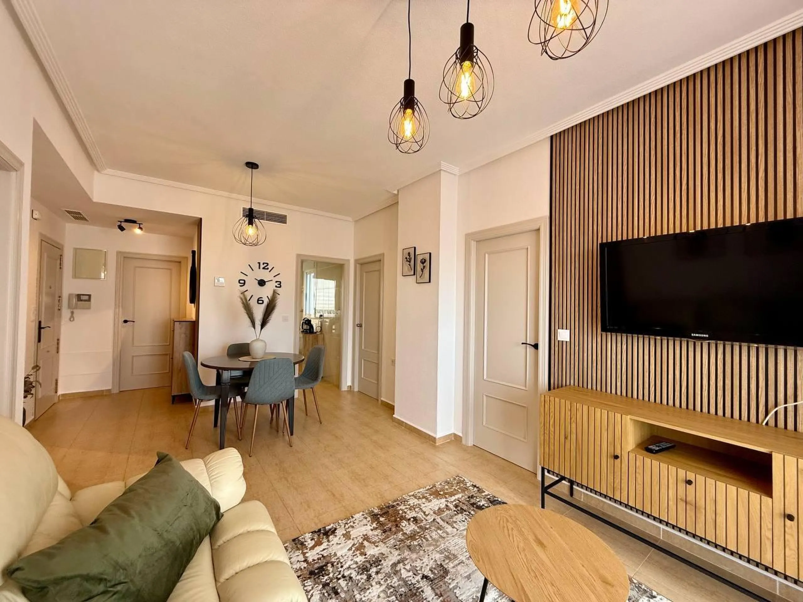 Renovated penthouse with sea views, 3 bedrooms, 2 bathrooms, parking and pool