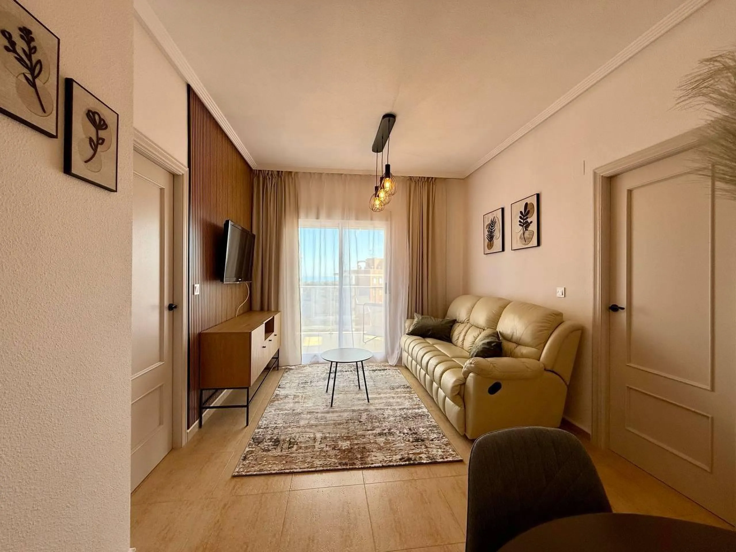 Renovated penthouse with sea views, 3 bedrooms, 2 bathrooms, parking and pool