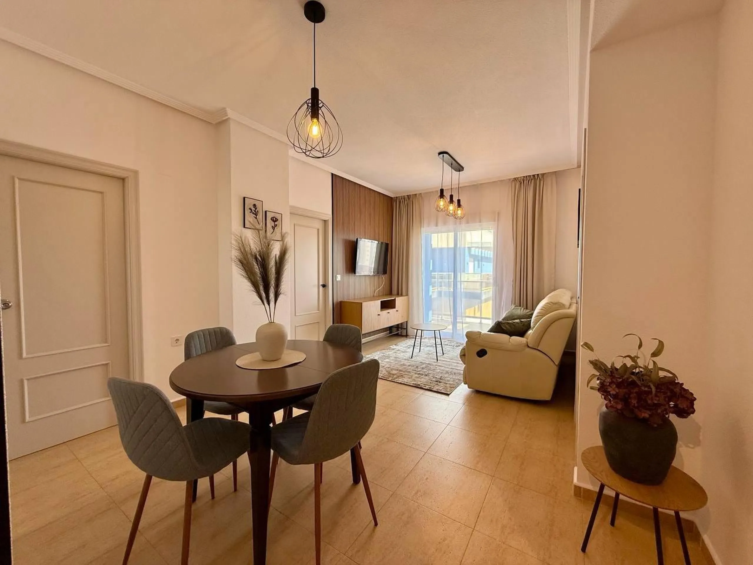 Renovated penthouse with sea views, 3 bedrooms, 2 bathrooms, parking and pool