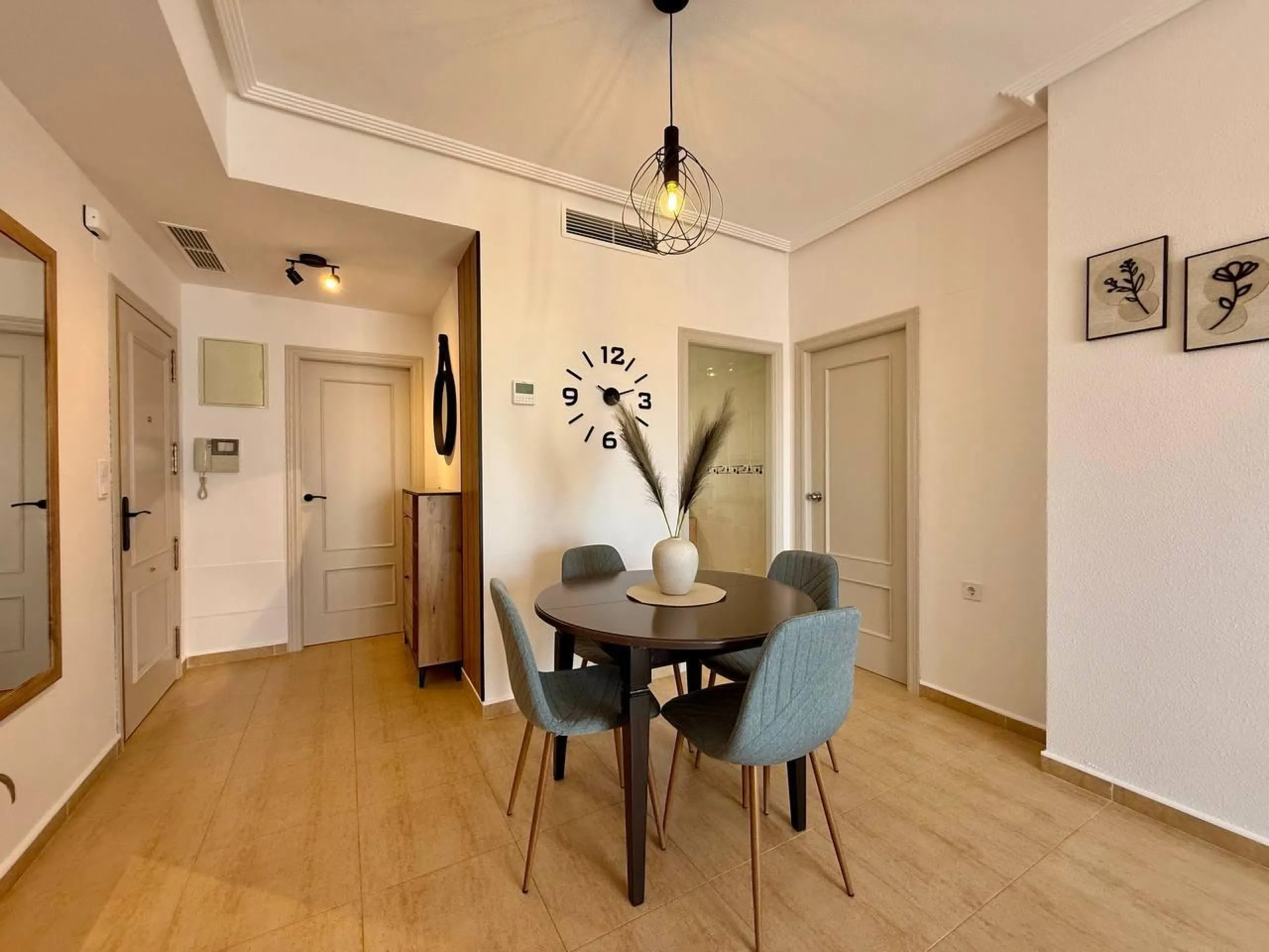 Renovated penthouse with sea views, 3 bedrooms, 2 bathrooms, parking and pool