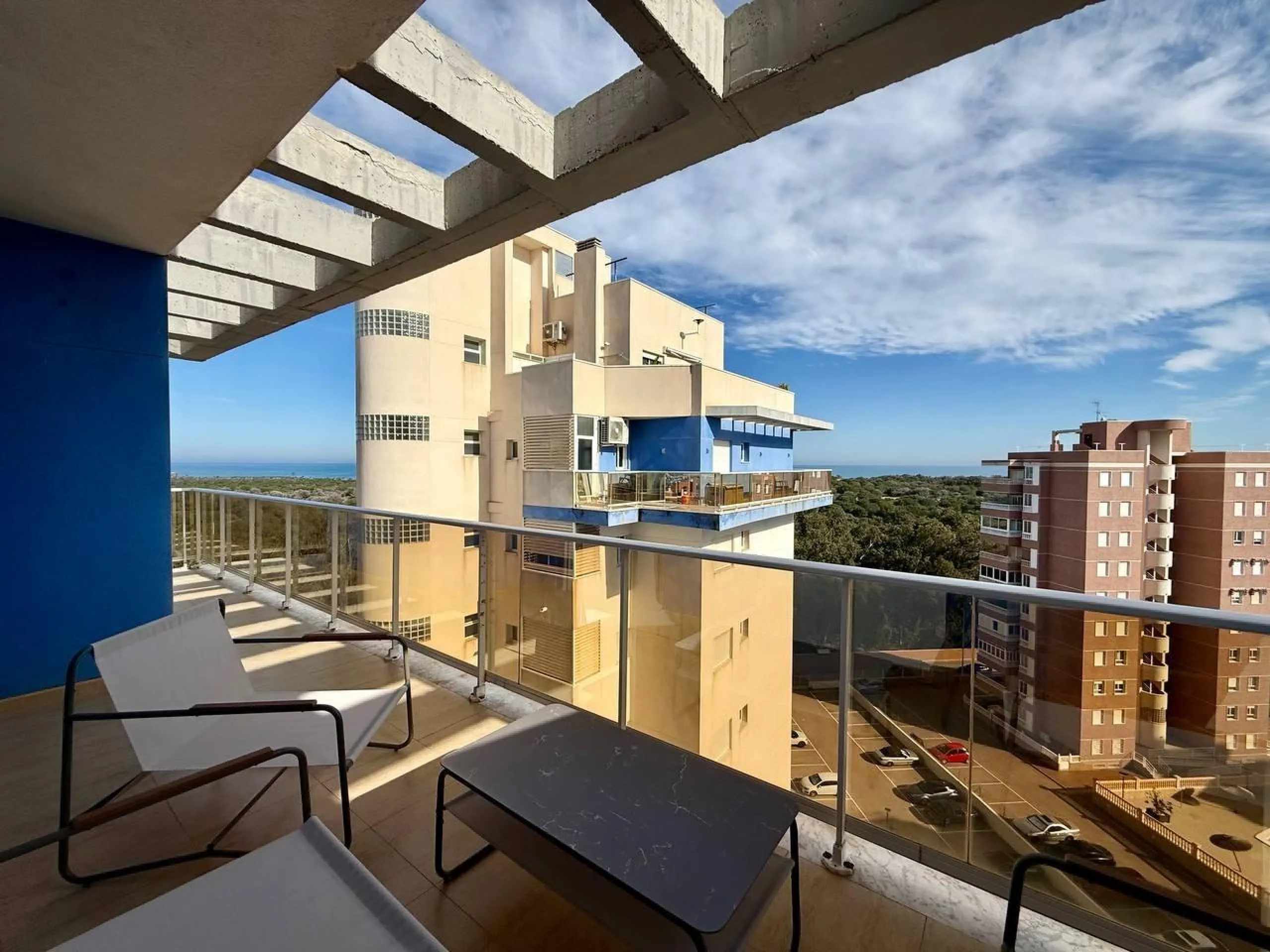 Renovated penthouse with sea views, 3 bedrooms, 2 bathrooms, parking and pool