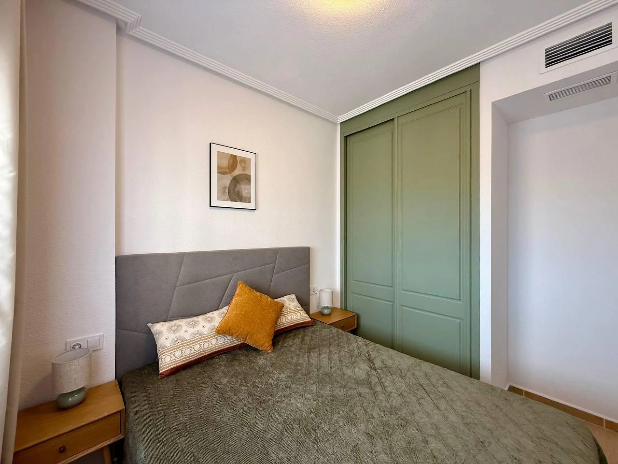 Renovated penthouse with sea views, 3 bedrooms, 2 bathrooms, parking and pool