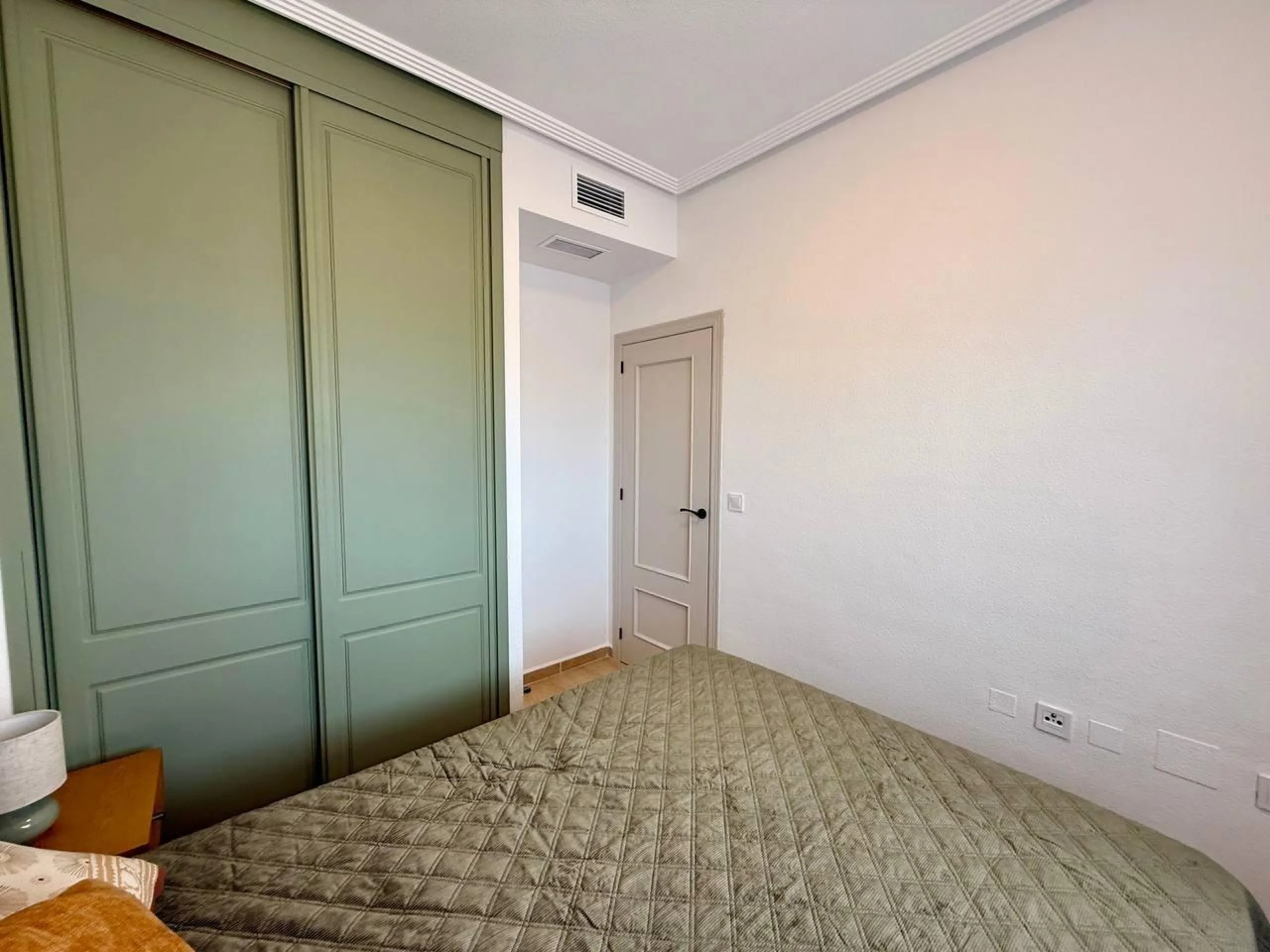 Renovated penthouse with sea views, 3 bedrooms, 2 bathrooms, parking and pool