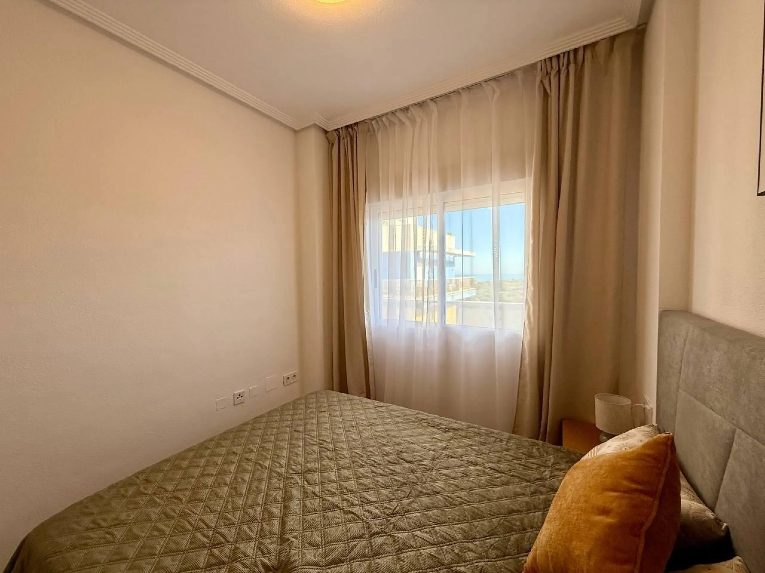 Renovated penthouse with sea views, 3 bedrooms, 2 bathrooms, parking and pool