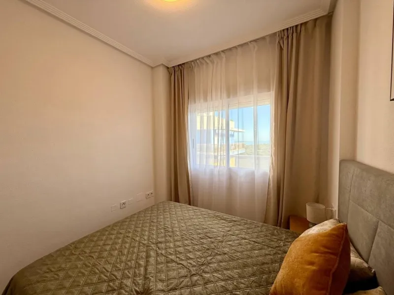 Renovated penthouse with sea views, 3 bedrooms, 2 bathrooms, parking and pool