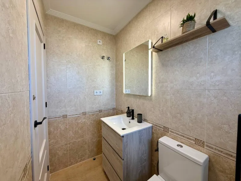 Renovated penthouse with sea views, 3 bedrooms, 2 bathrooms, parking and pool