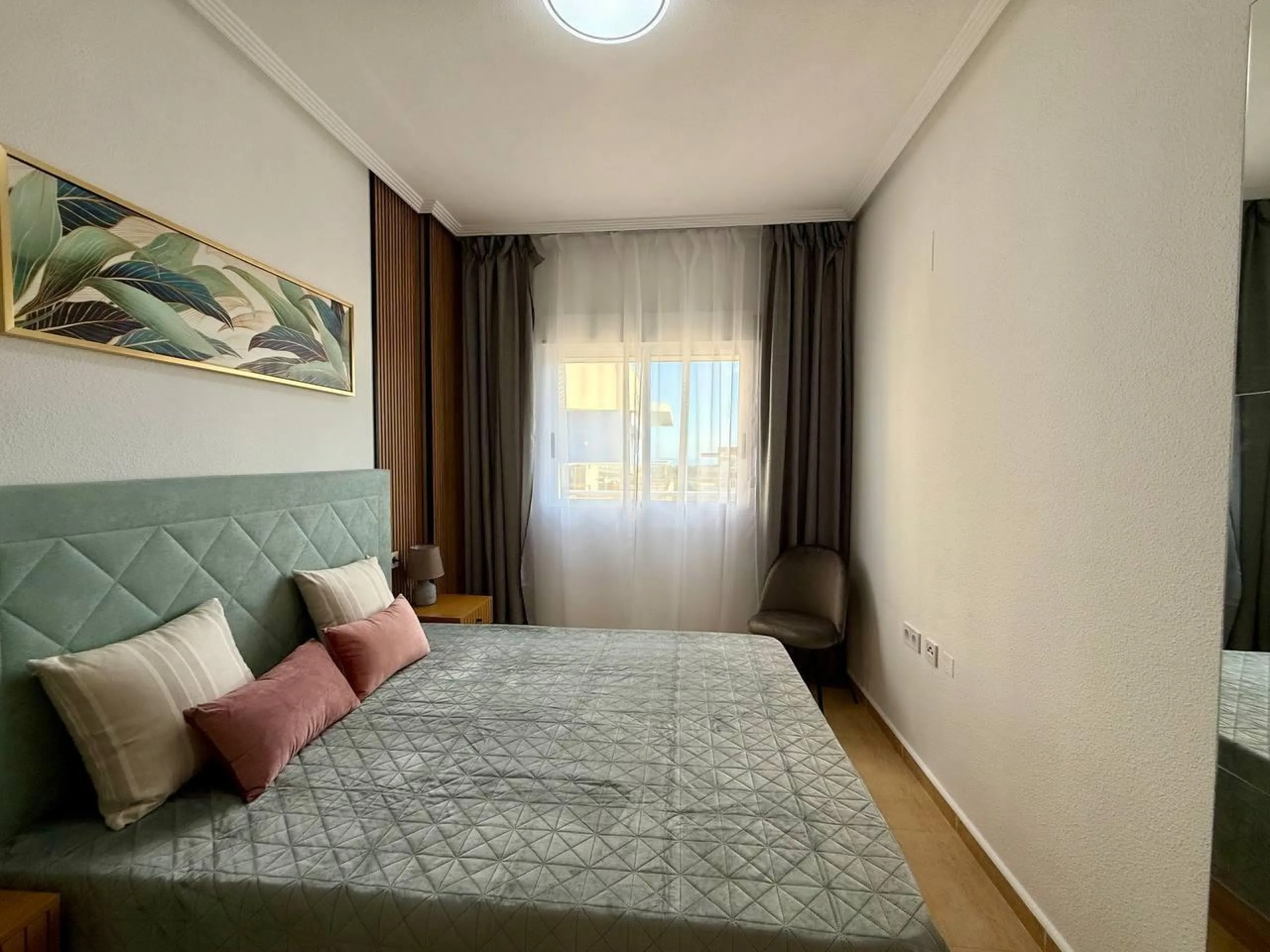 Renovated penthouse with sea views, 3 bedrooms, 2 bathrooms, parking and pool