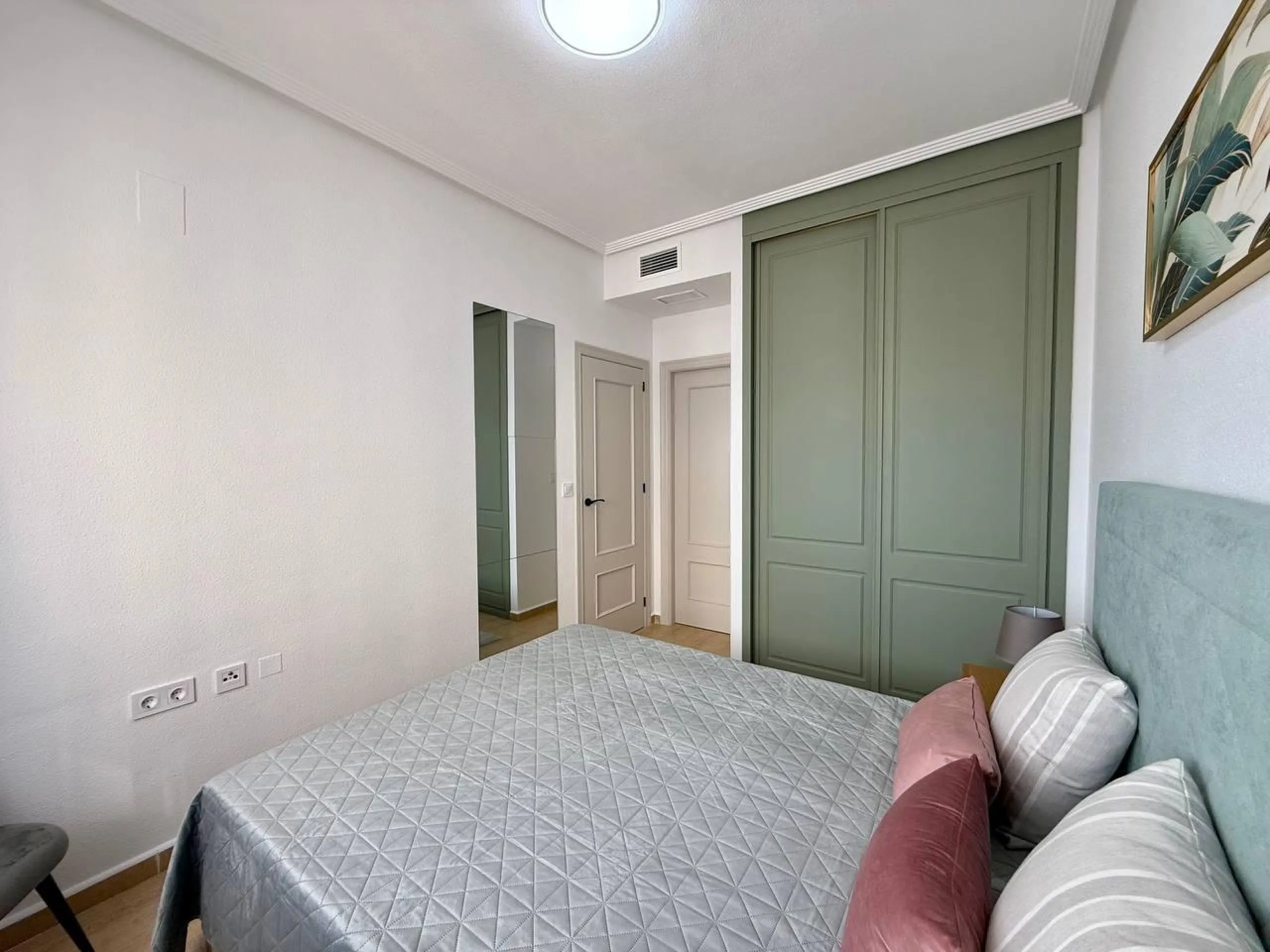Renovated penthouse with sea views, 3 bedrooms, 2 bathrooms, parking and pool