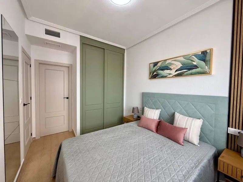 Renovated penthouse with sea views, 3 bedrooms, 2 bathrooms, parking and pool