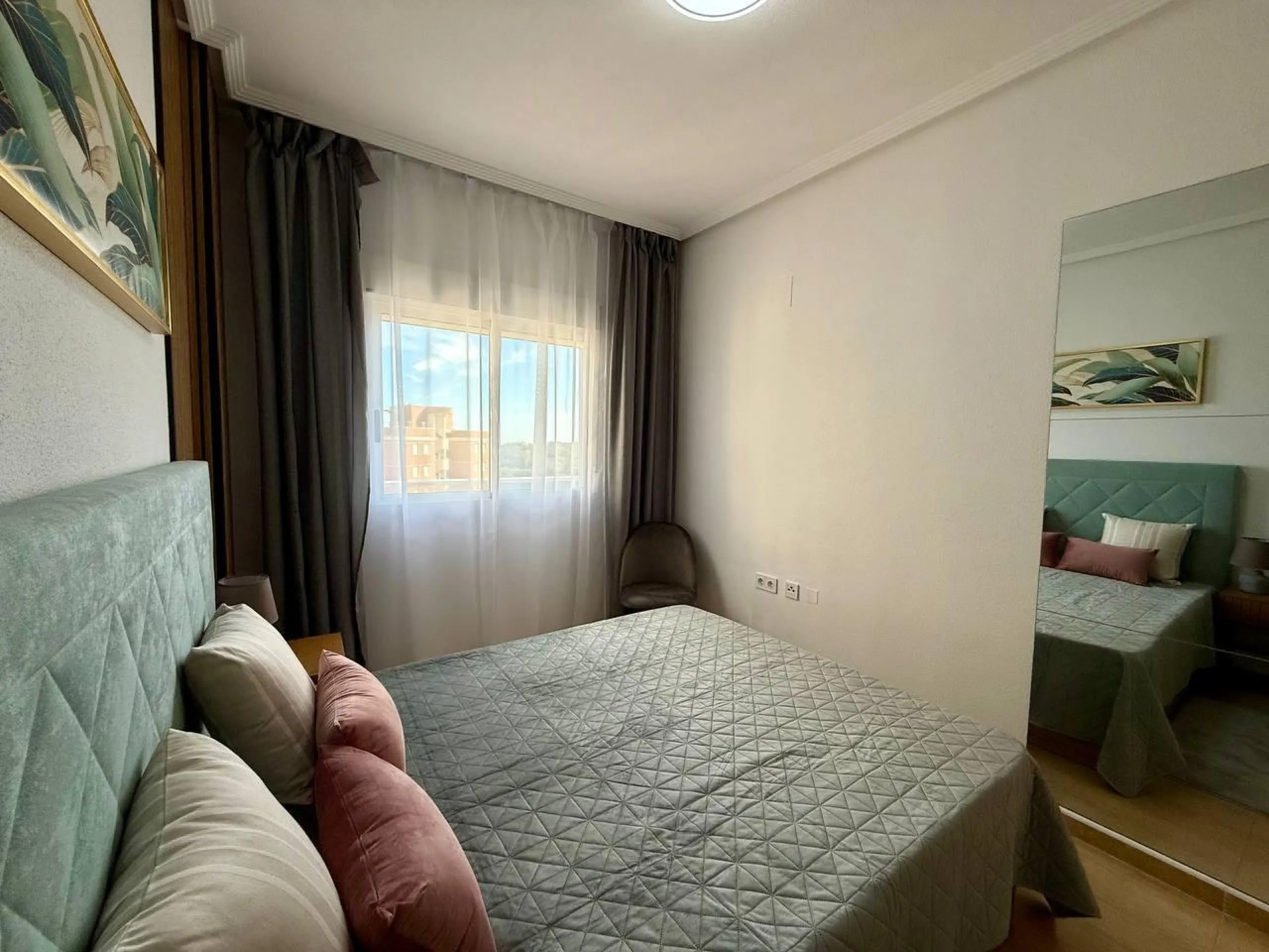 Renovated penthouse with sea views, 3 bedrooms, 2 bathrooms, parking and pool