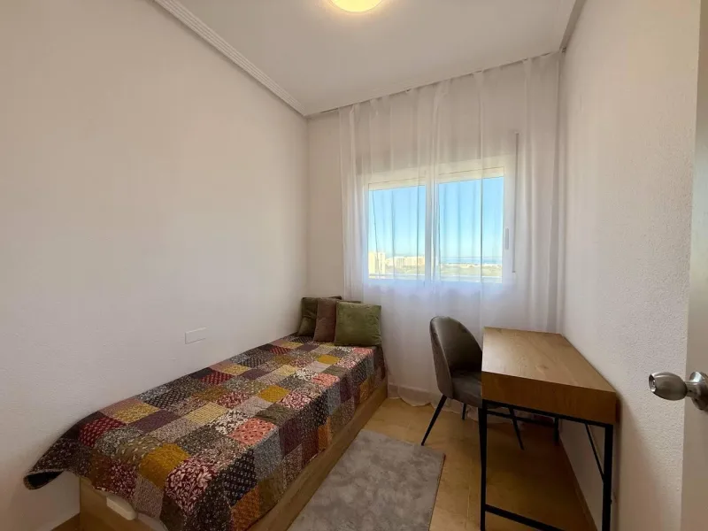 Renovated penthouse with sea views, 3 bedrooms, 2 bathrooms, parking and pool