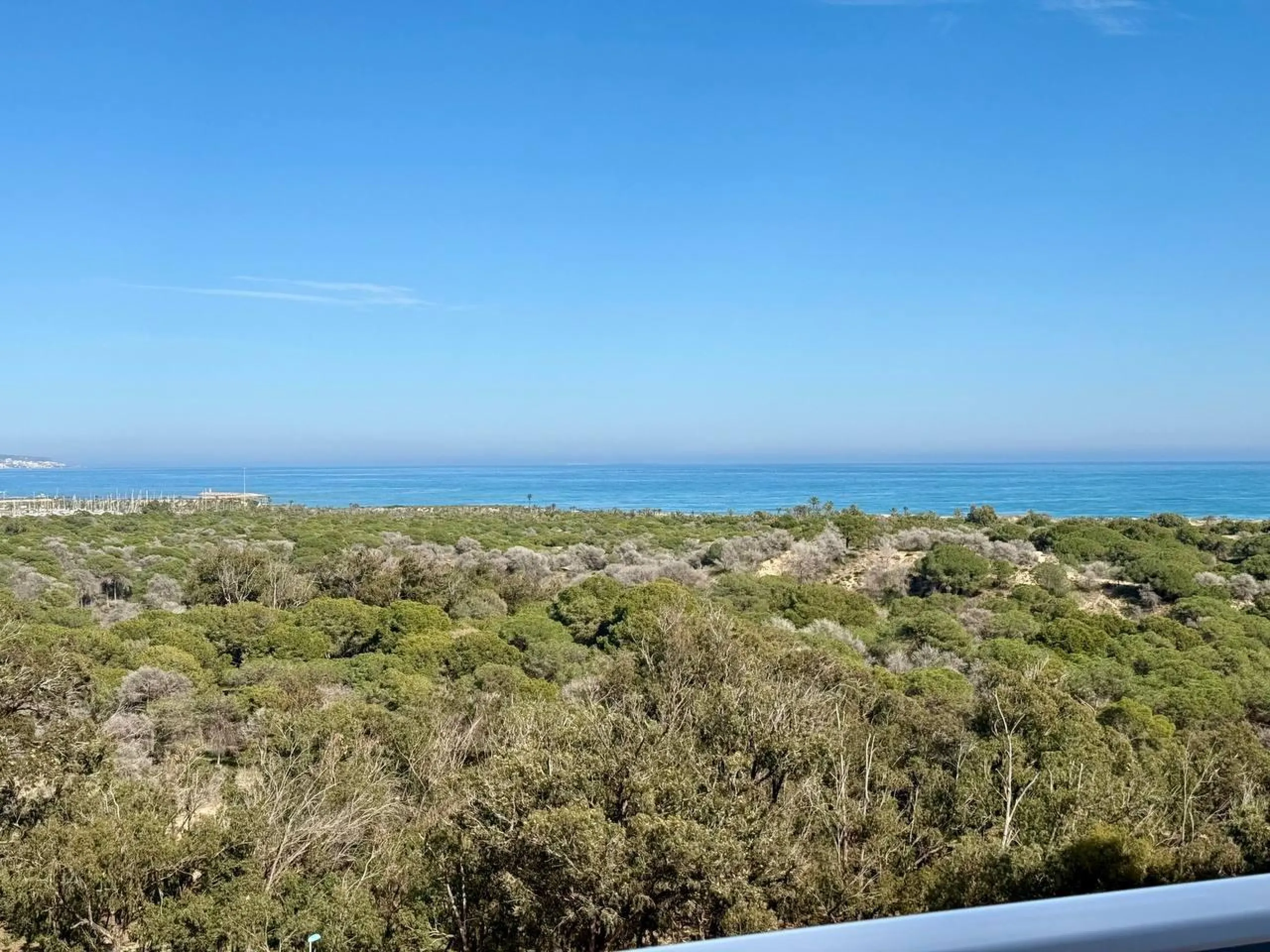 Renovated penthouse with sea views, 3 bedrooms, 2 bathrooms, parking and pool