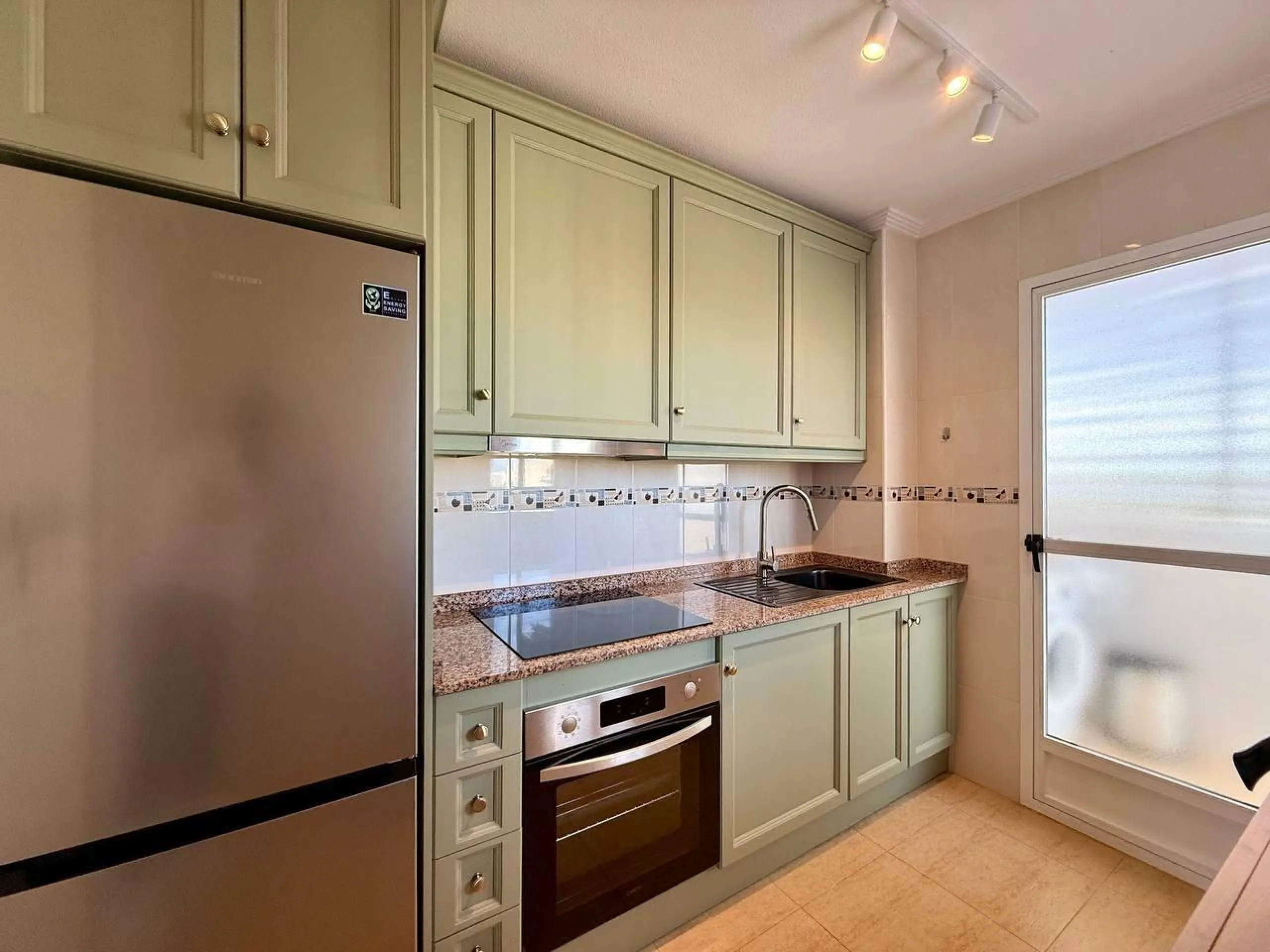 Renovated penthouse with sea views, 3 bedrooms, 2 bathrooms, parking and pool