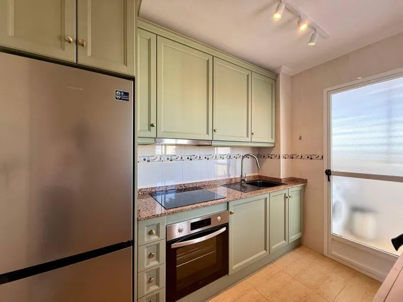 Renovated penthouse with sea views, 3 bedrooms, 2 bathrooms, parking and pool