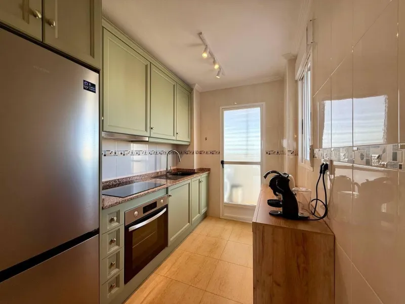 Renovated penthouse with sea views, 3 bedrooms, 2 bathrooms, parking and pool