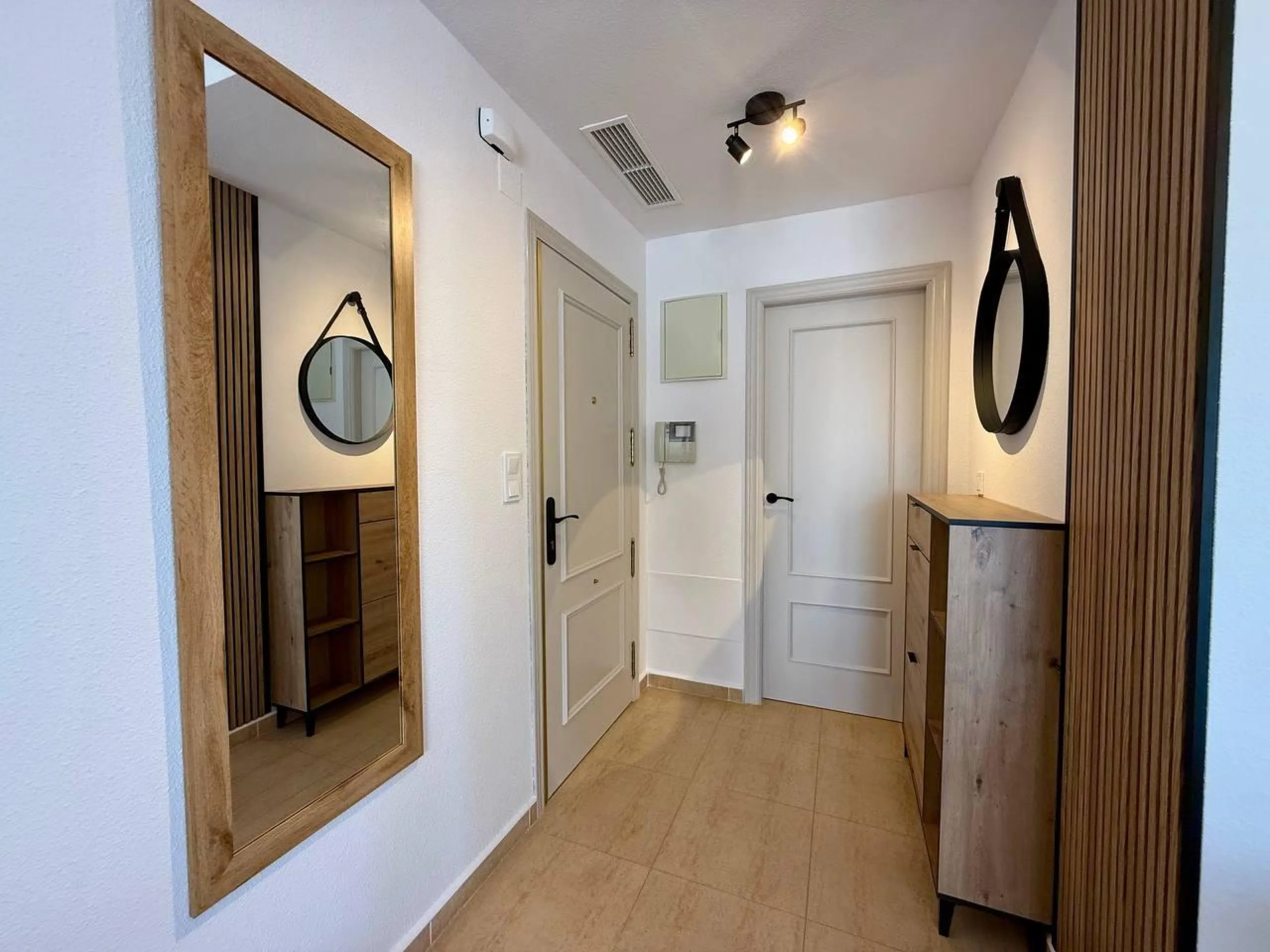 Renovated penthouse with sea views, 3 bedrooms, 2 bathrooms, parking and pool