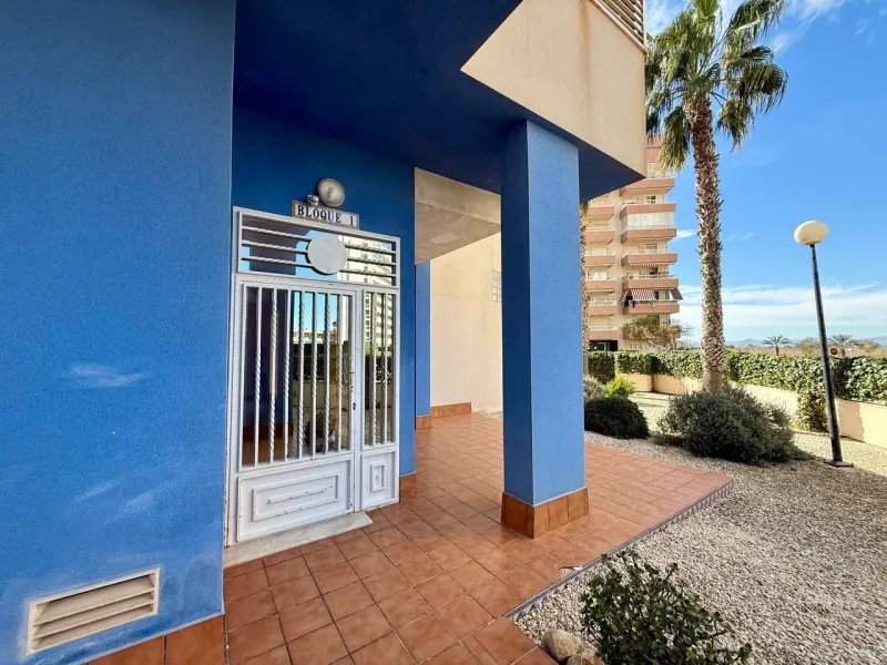 Renovated penthouse with sea views, 3 bedrooms, 2 bathrooms, parking and pool