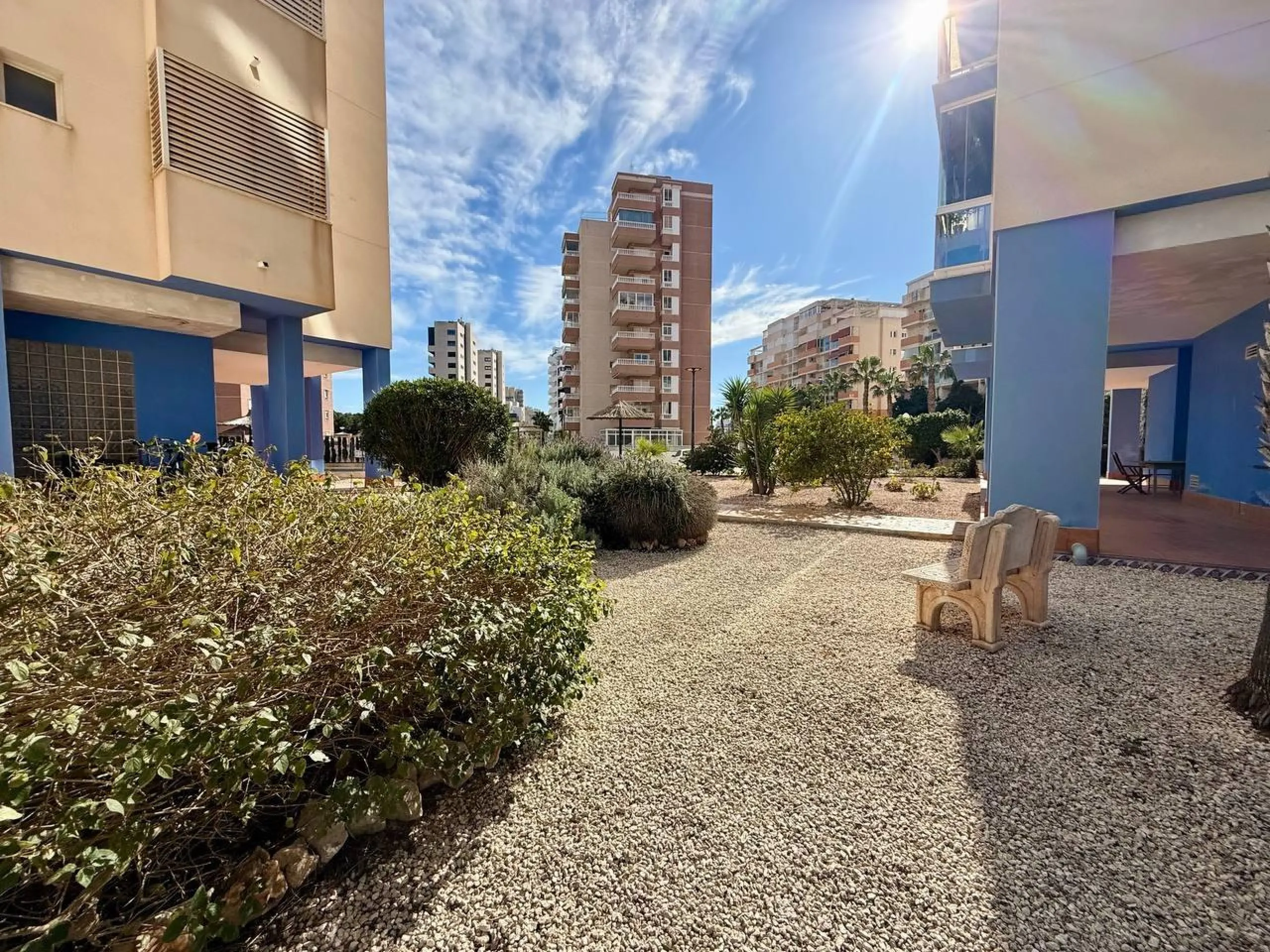 Renovated penthouse with sea views, 3 bedrooms, 2 bathrooms, parking and pool