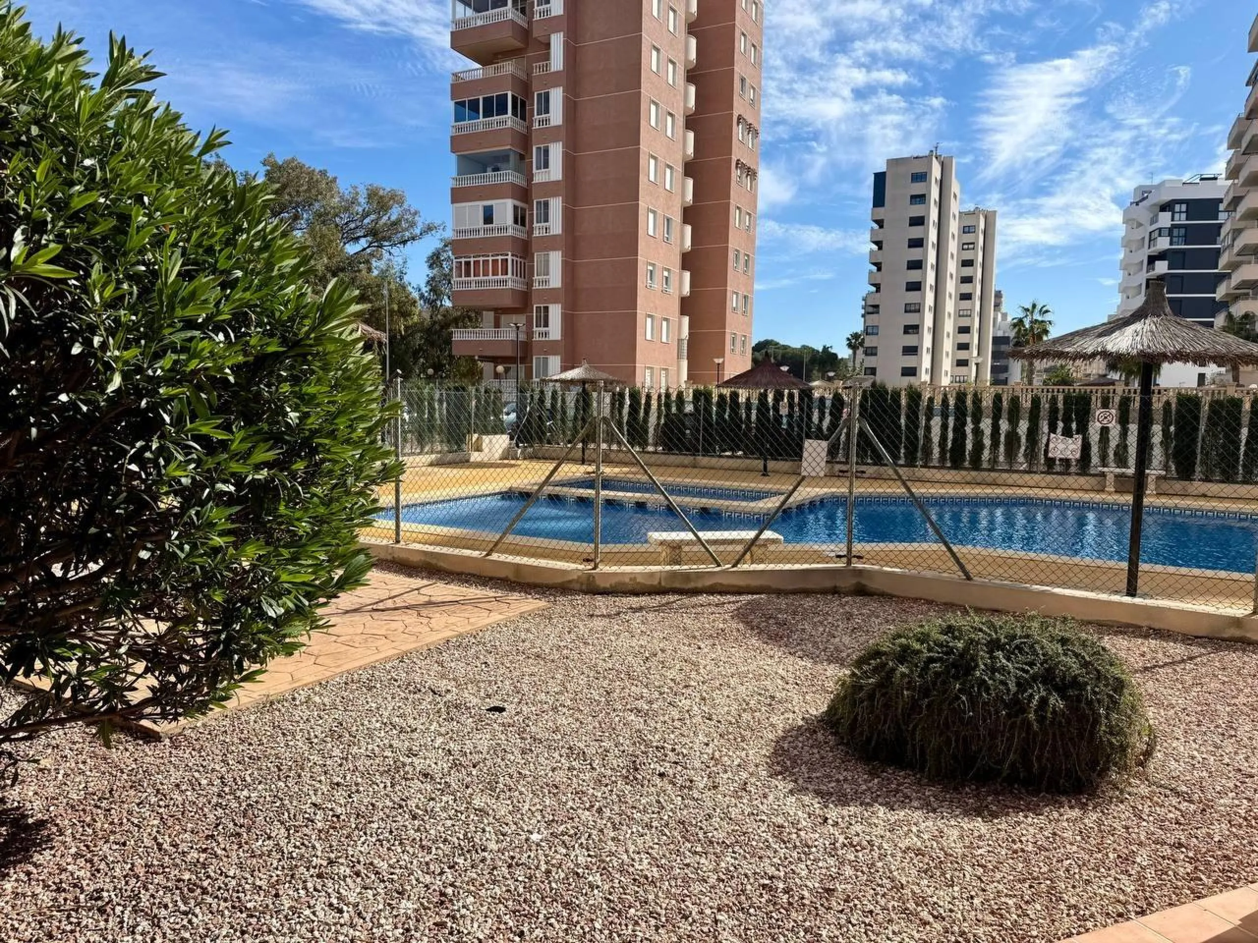 Renovated penthouse with sea views, 3 bedrooms, 2 bathrooms, parking and pool