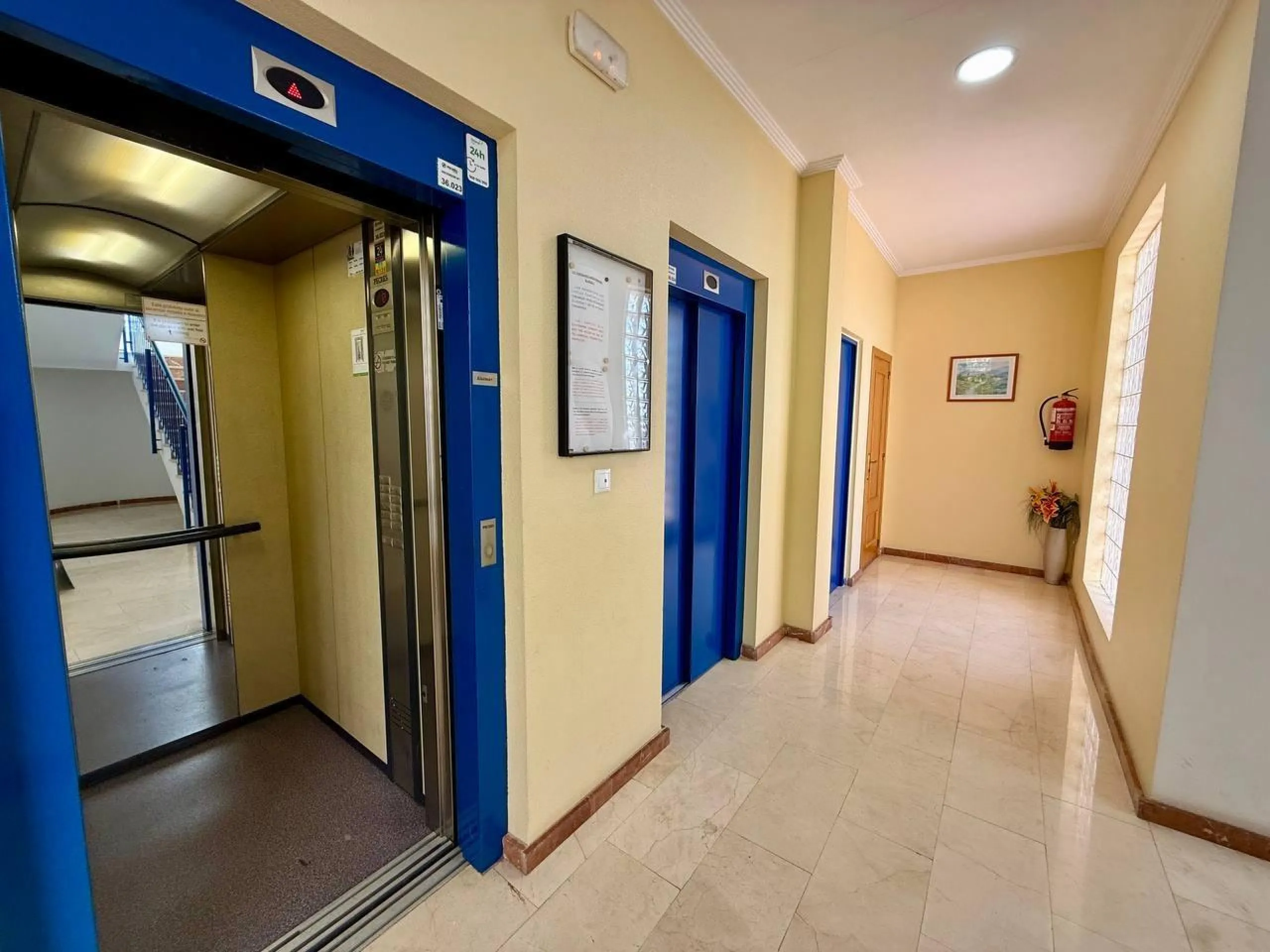 Renovated penthouse with sea views, 3 bedrooms, 2 bathrooms, parking and pool
