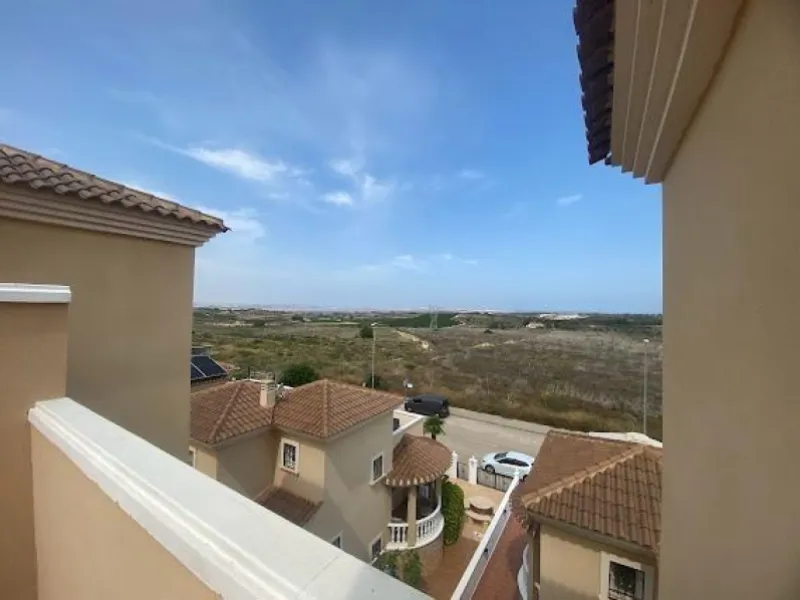 Exclusivo Adosado en San Miguel de Salinas - Ideal para Vivir