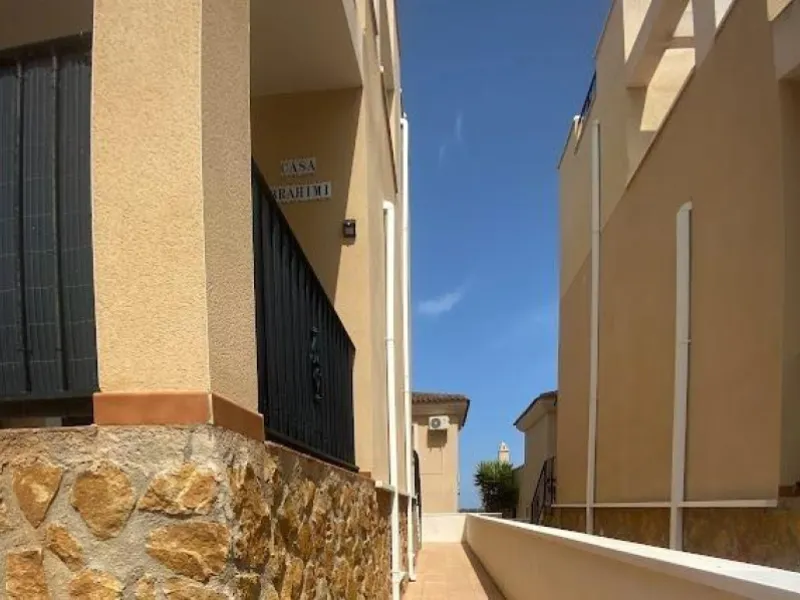 Exclusivo Adosado en San Miguel de Salinas - Ideal para Vivir