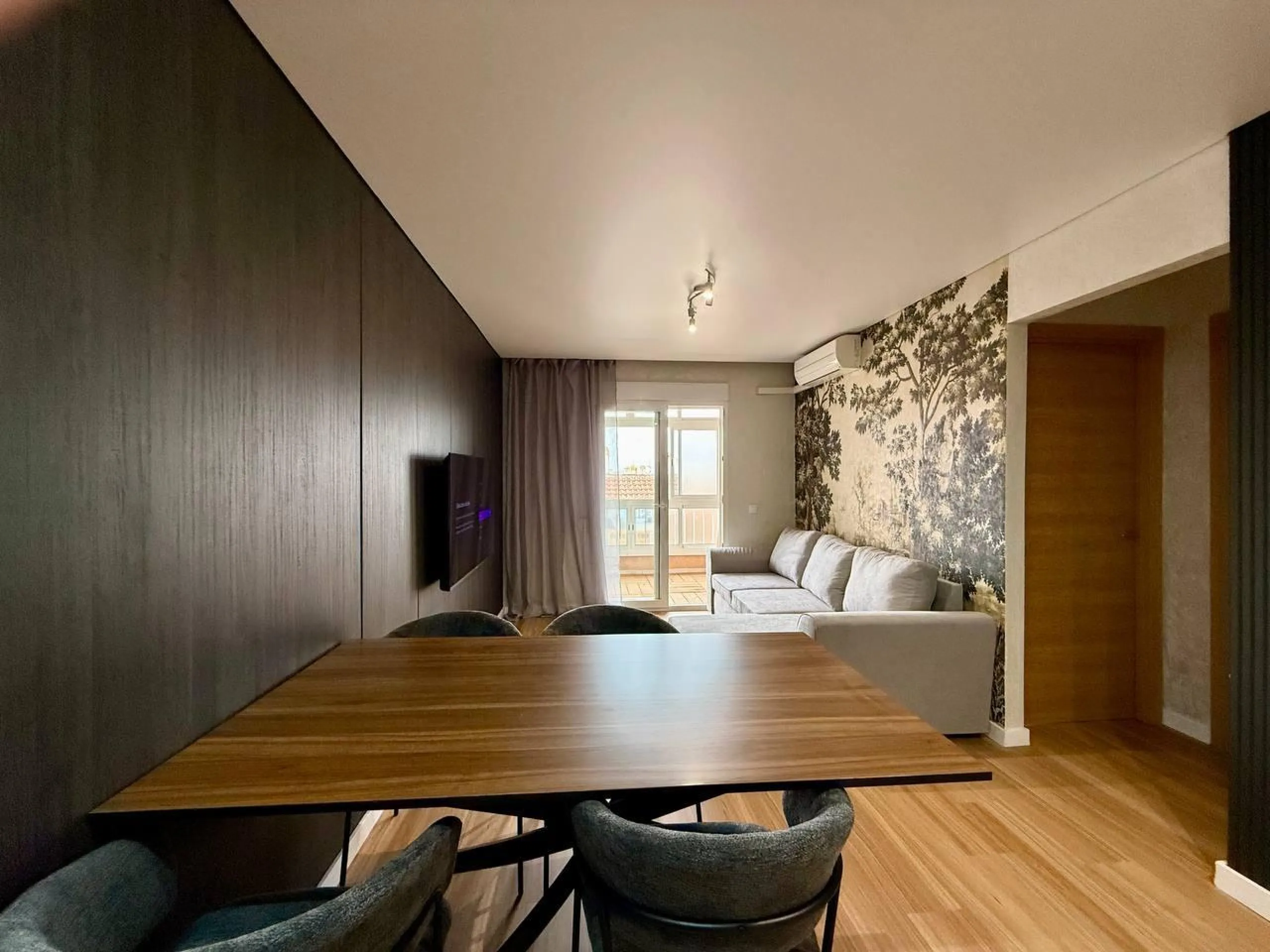Exclusive Renovated Apartment with 2 Bedrooms, 1 Bathroom, and Pool, 250 m. from the Beach
