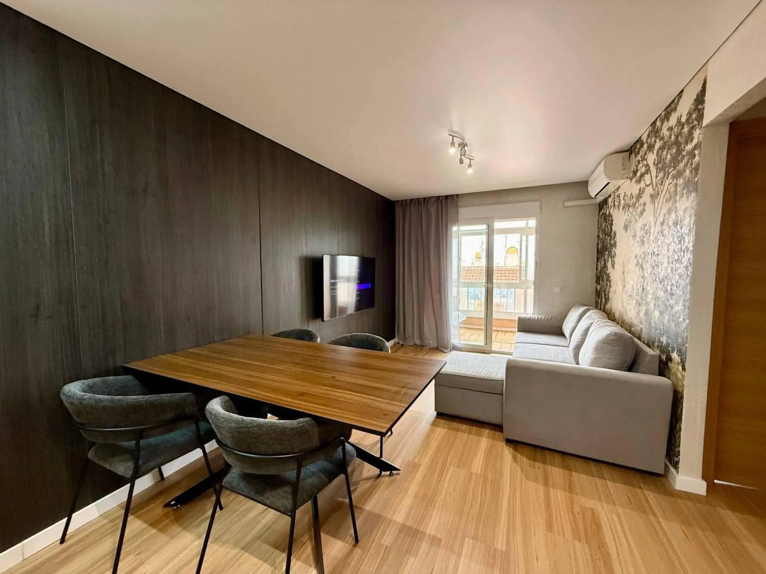 Exclusive Renovated Apartment with 2 Bedrooms, 1 Bathroom, and Pool, 250 m. from the Beach