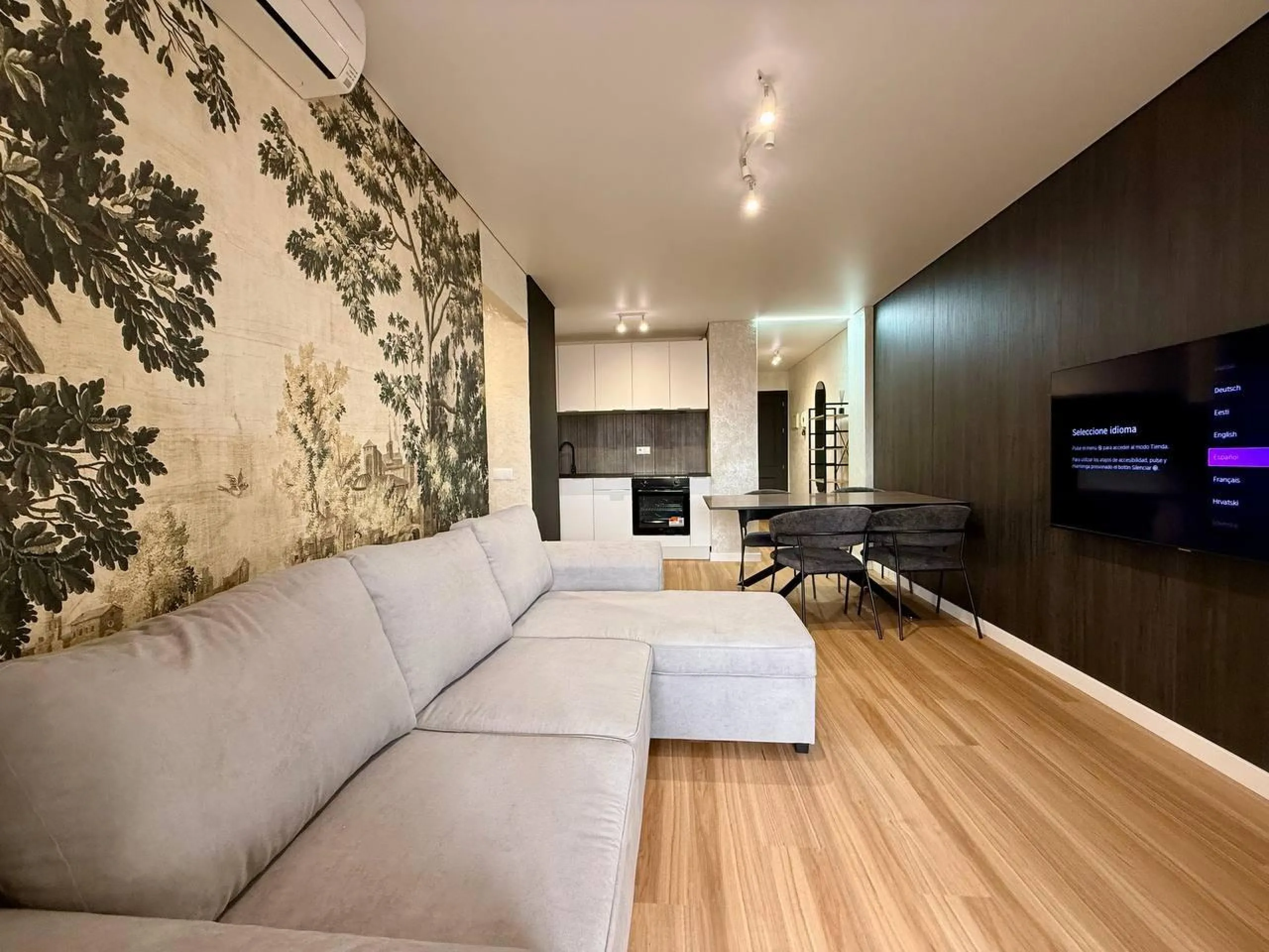 Exclusive Renovated Apartment with 2 Bedrooms, 1 Bathroom, and Pool, 250 m. from the Beach